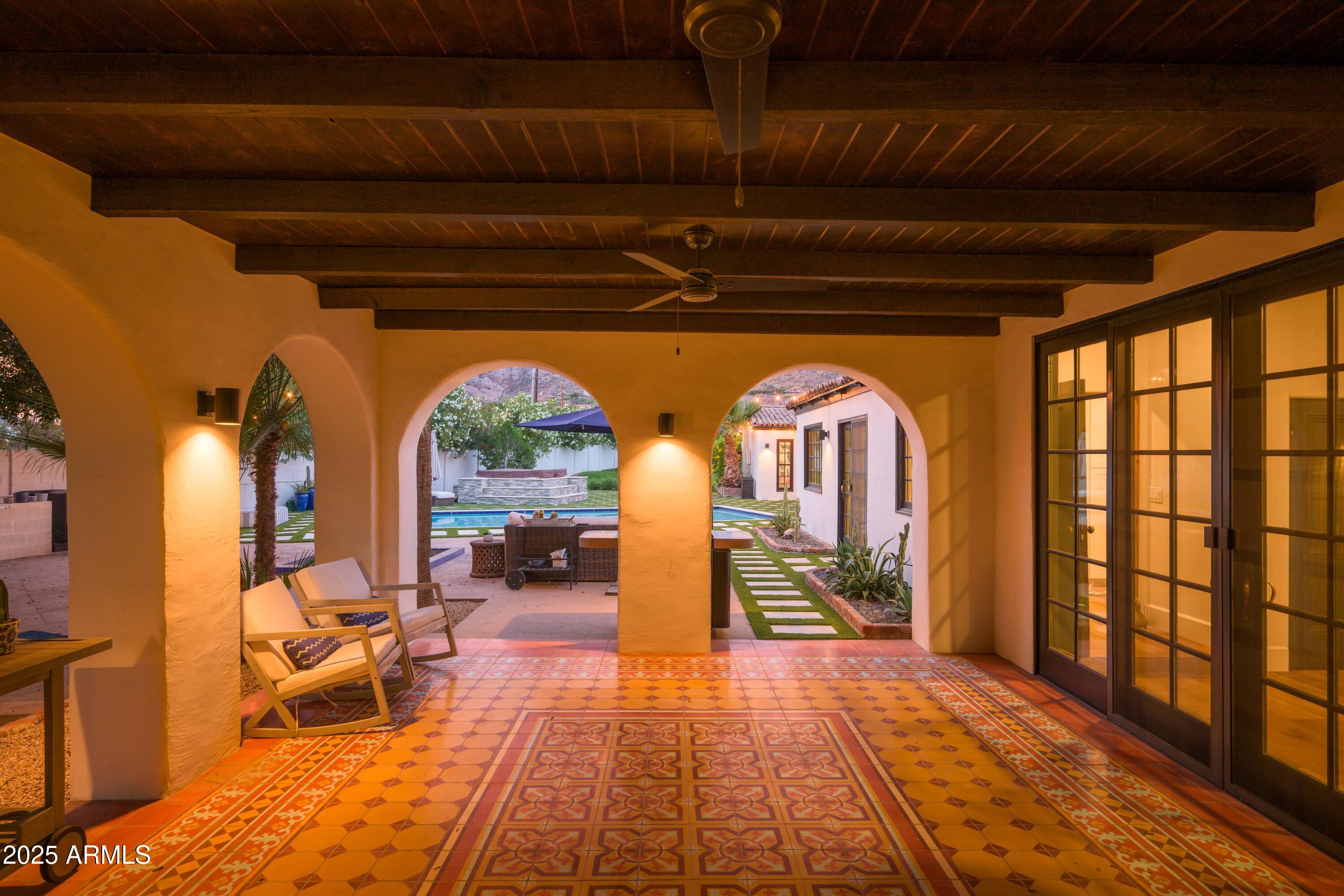 4616 N ROYAL PALM Circle