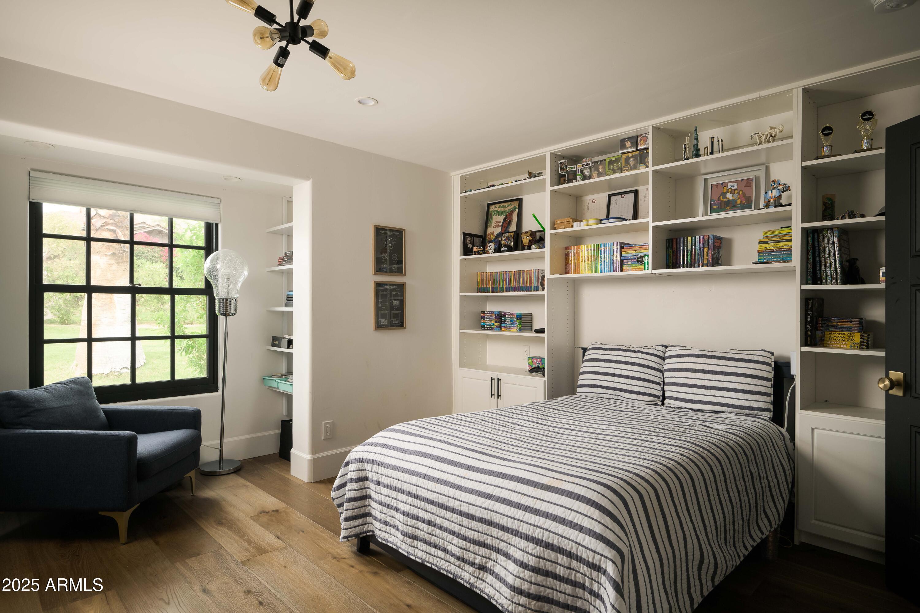 4616 N ROYAL PALM Circle