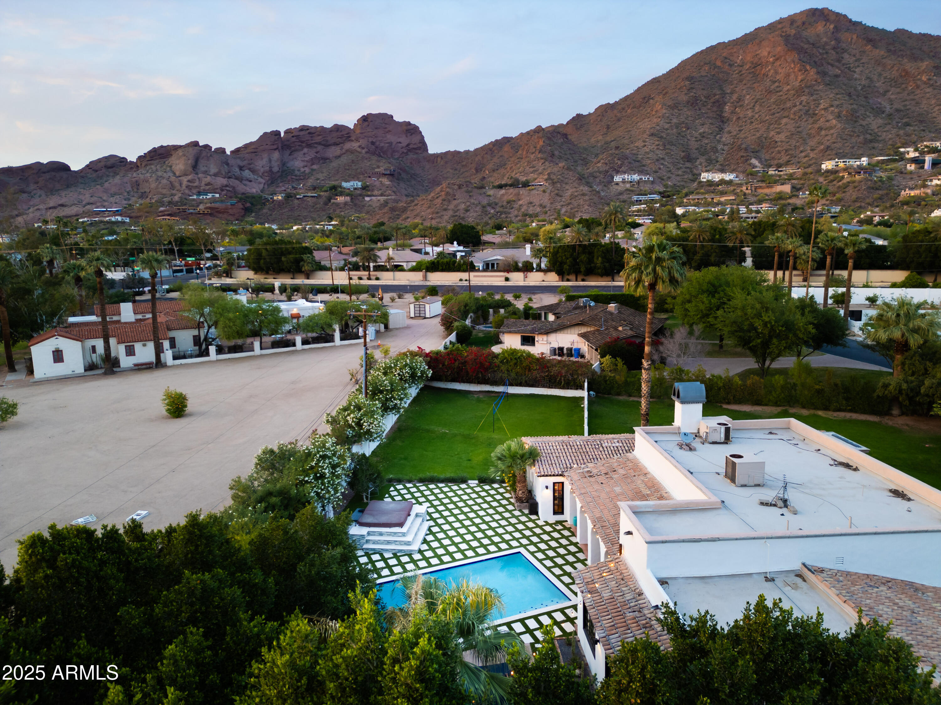 4616 N ROYAL PALM Circle