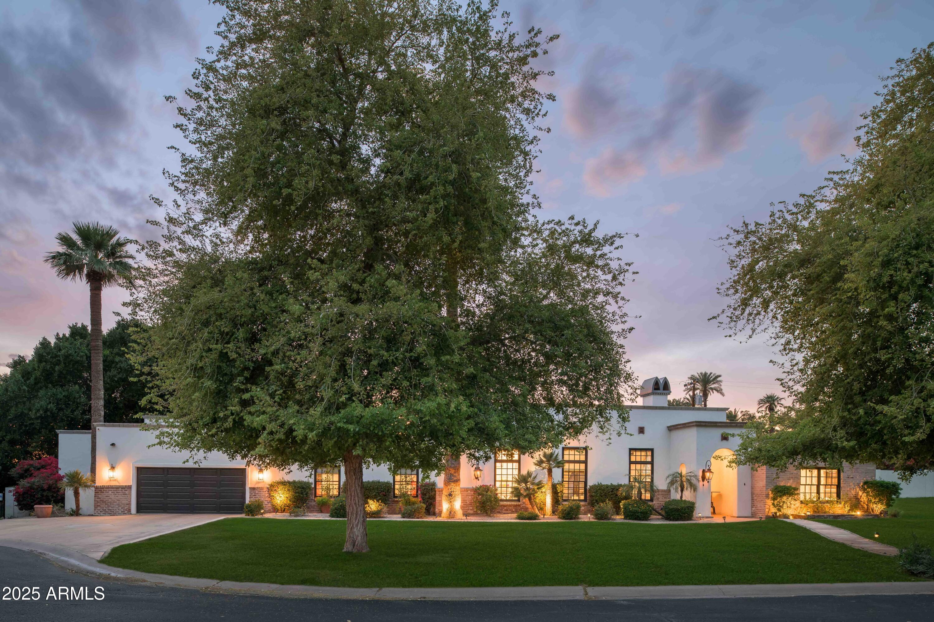 4616 N ROYAL PALM Circle