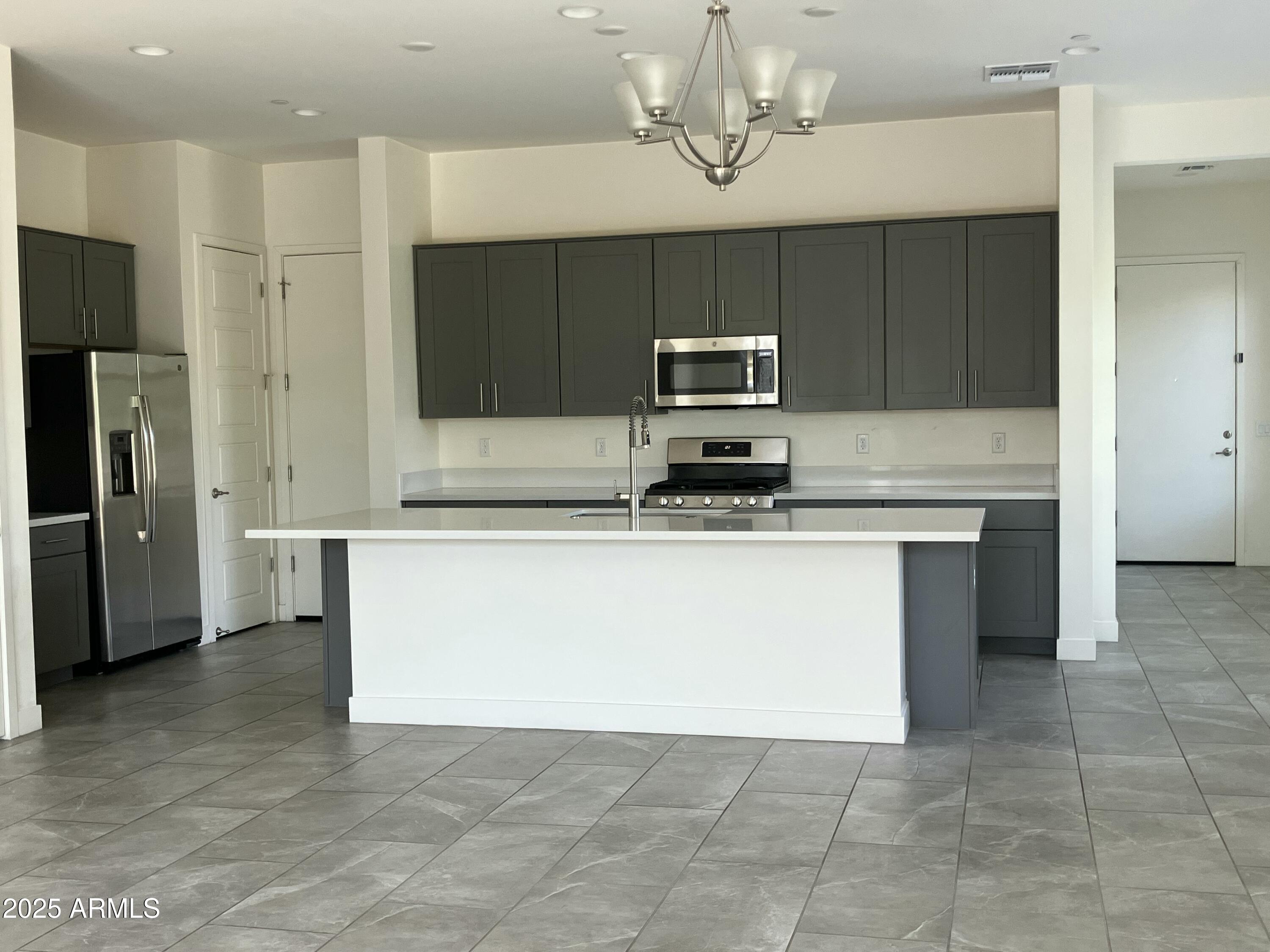 1949 W Kinfield Trail