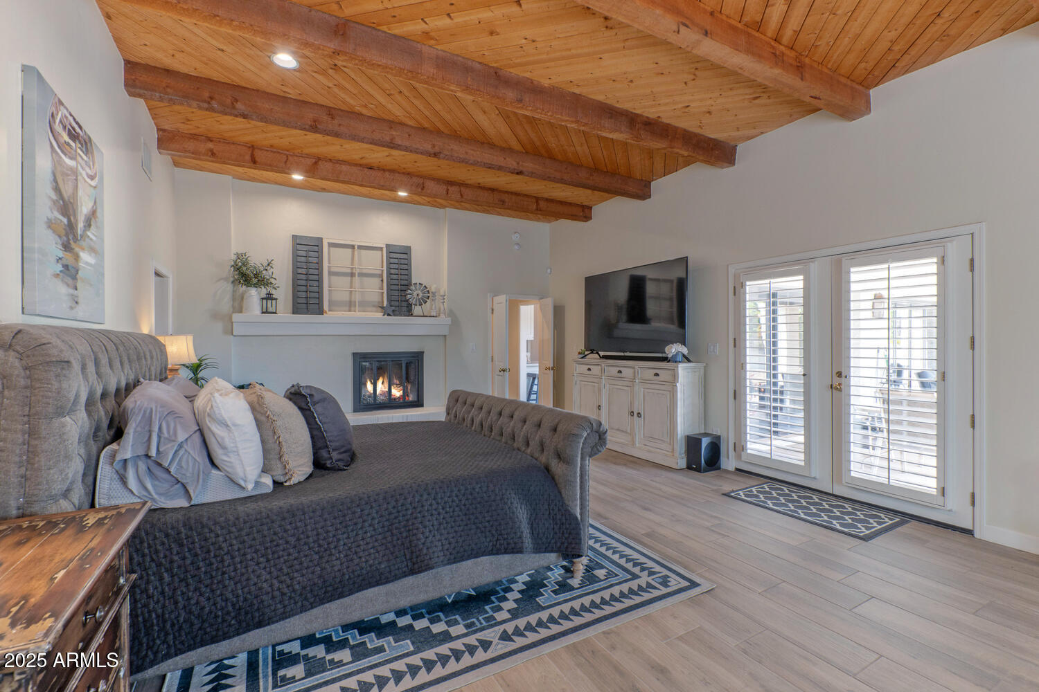 4617 E ELMWOOD Circle