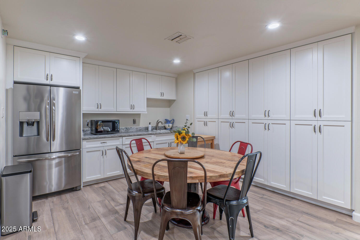 4617 E ELMWOOD Circle