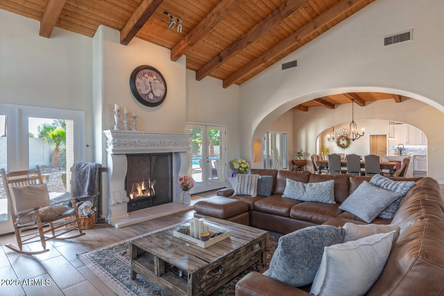 4617 E ELMWOOD Circle