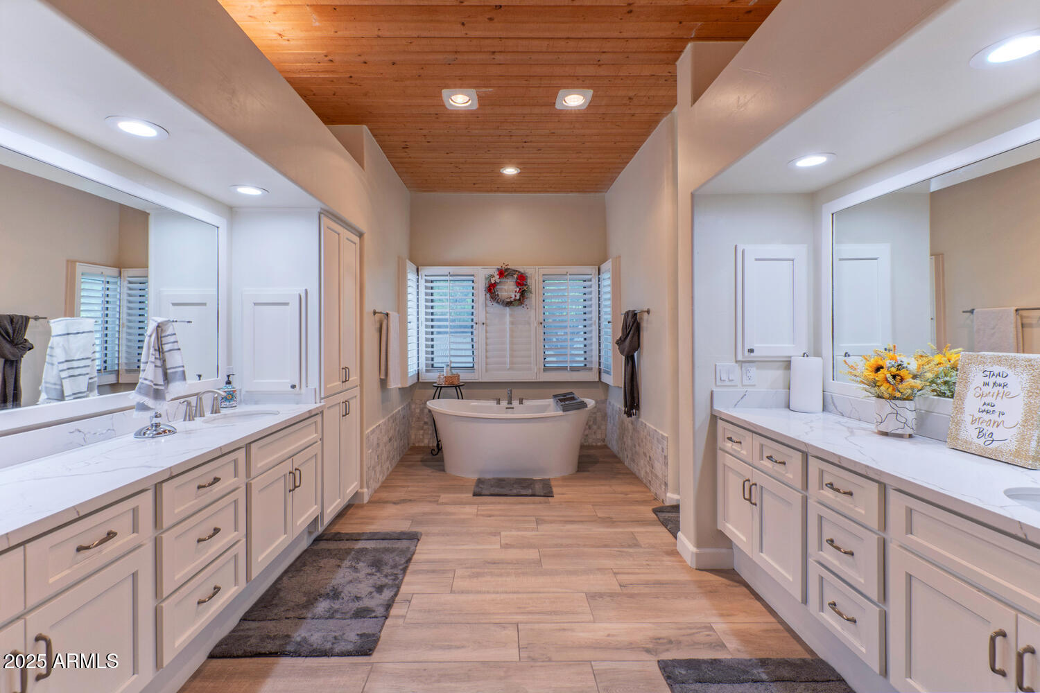 4617 E ELMWOOD Circle