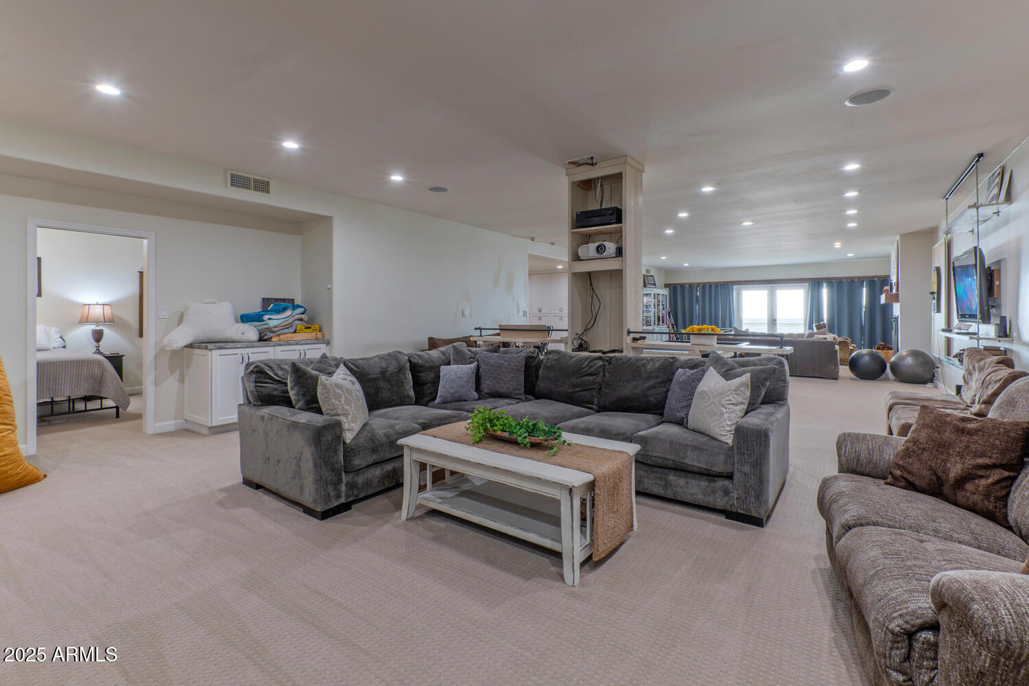 4617 E ELMWOOD Circle