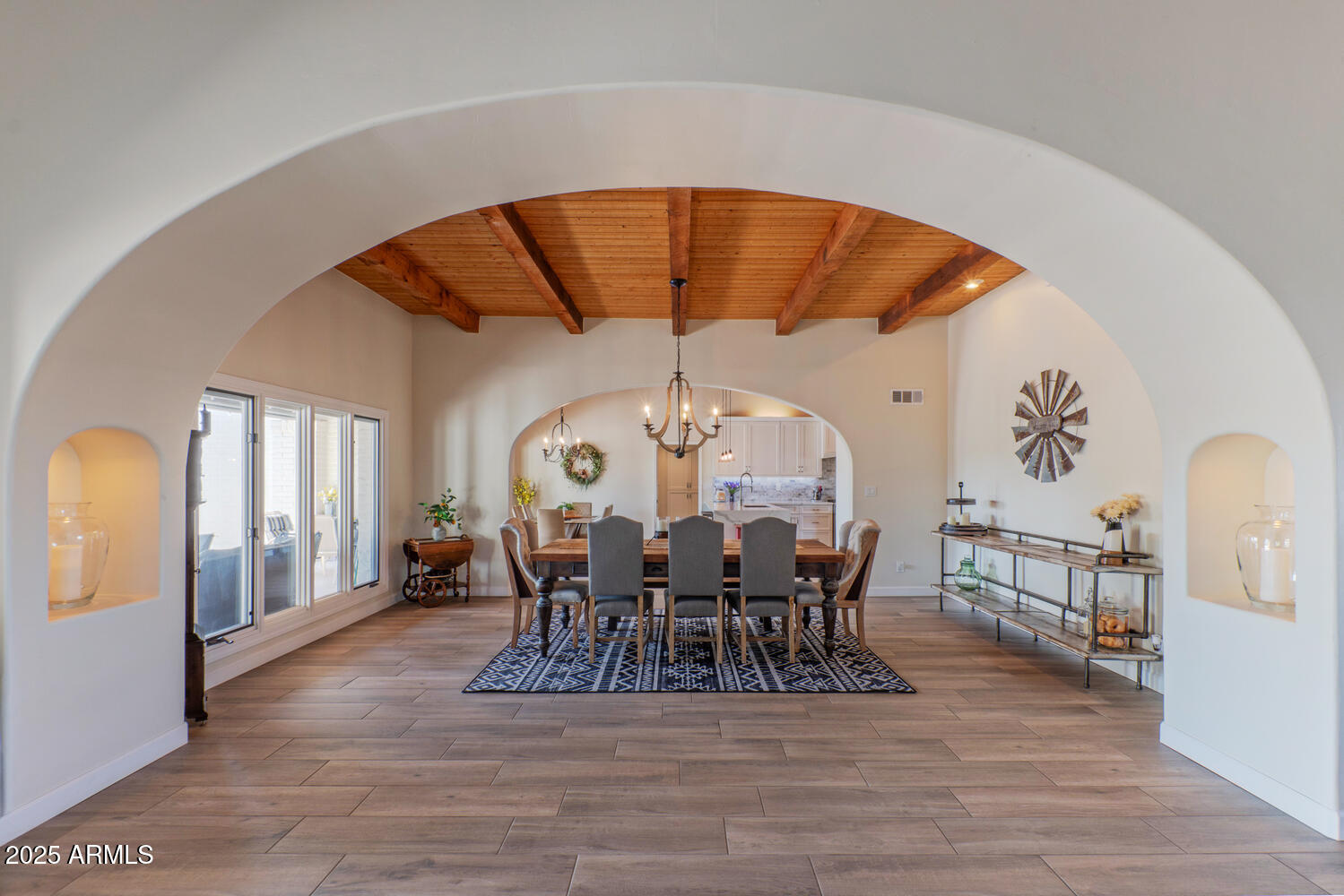 4617 E ELMWOOD Circle