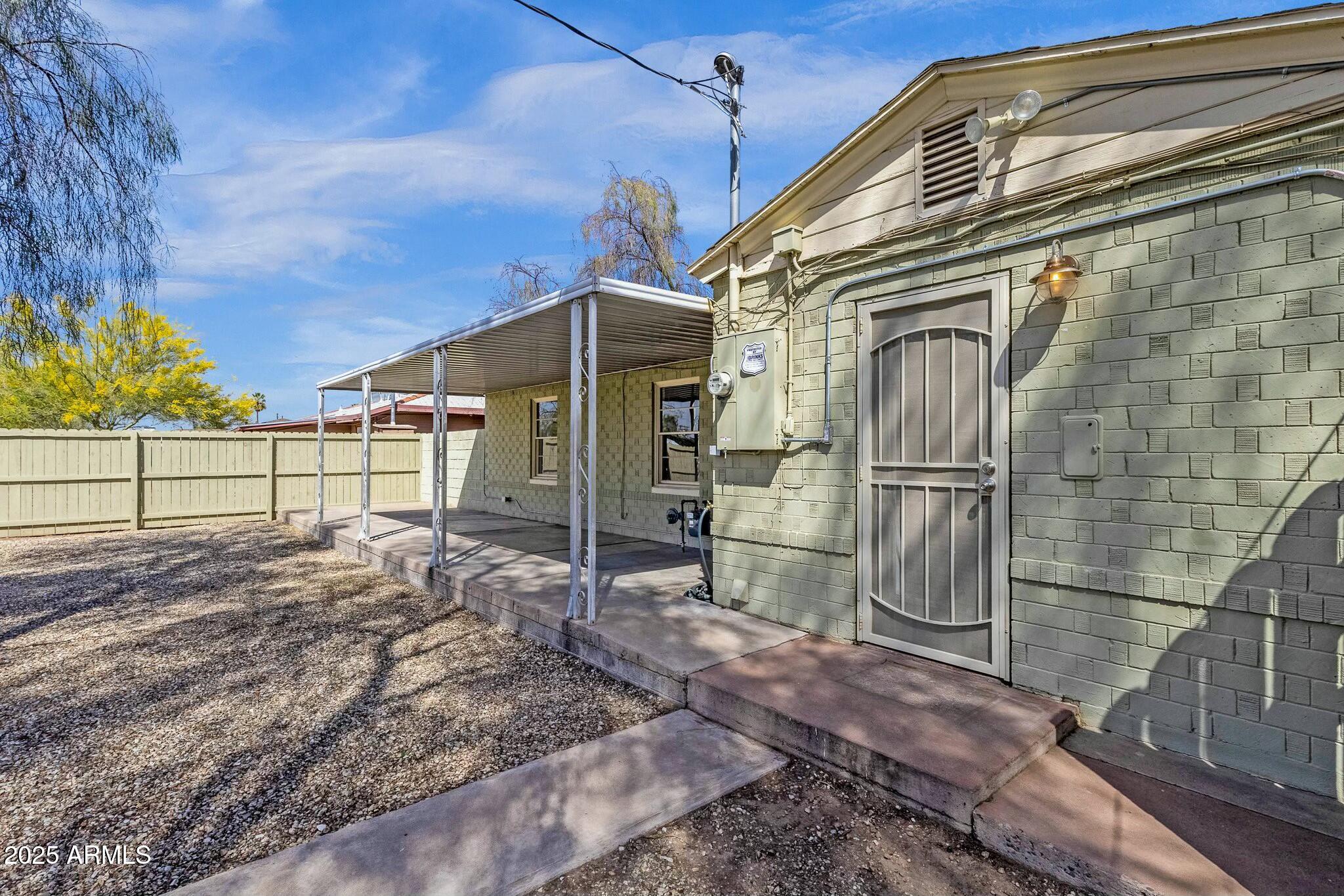 1719 E Pinchot Avenue