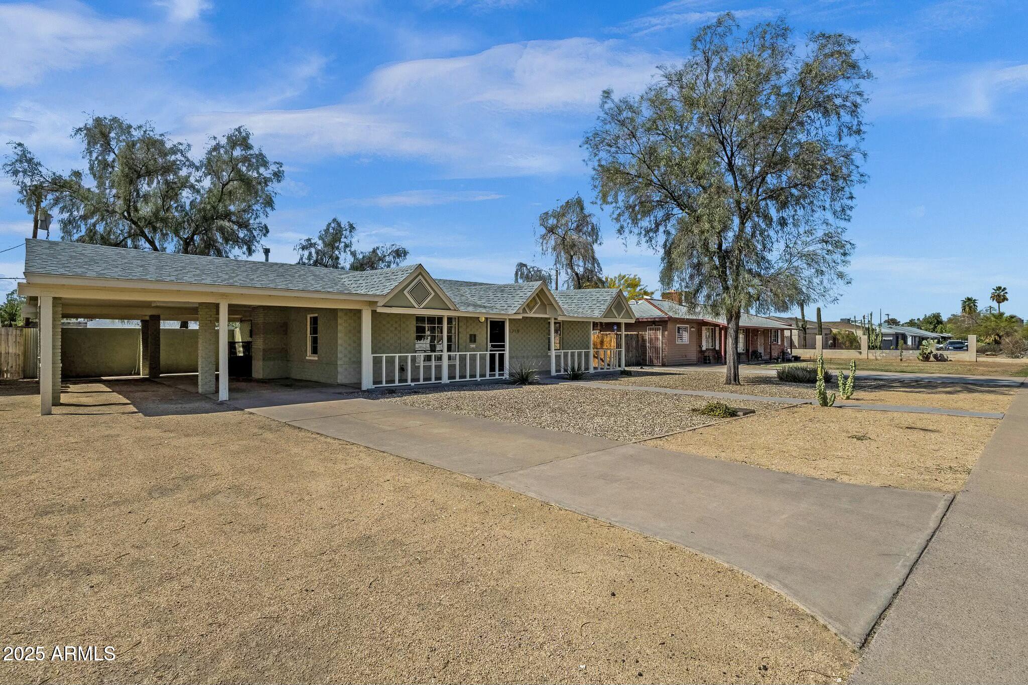 1719 E Pinchot Avenue