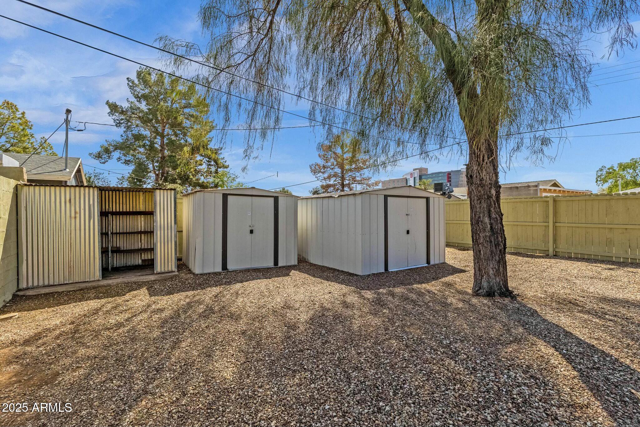 1719 E Pinchot Avenue