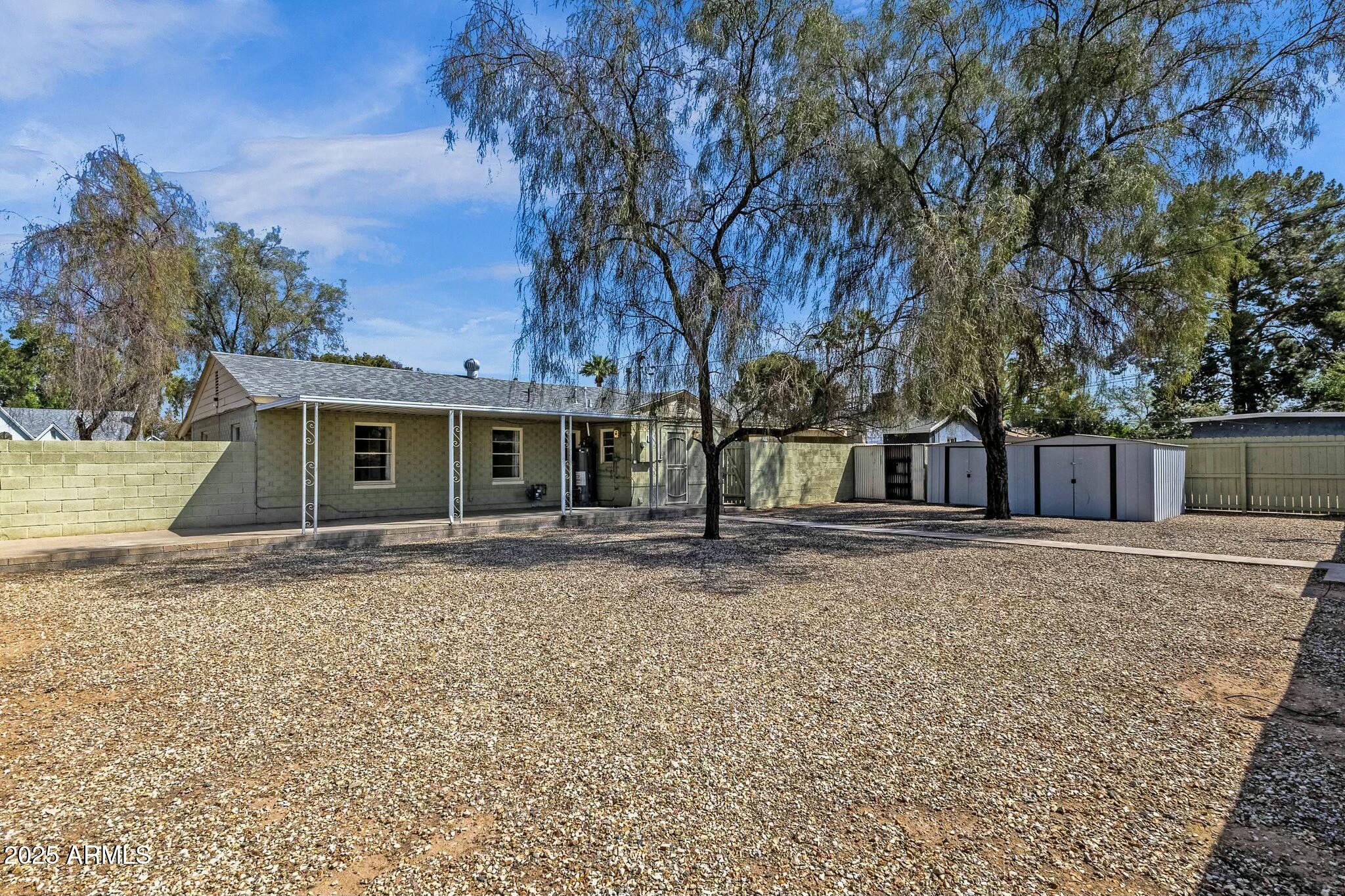 1719 E Pinchot Avenue