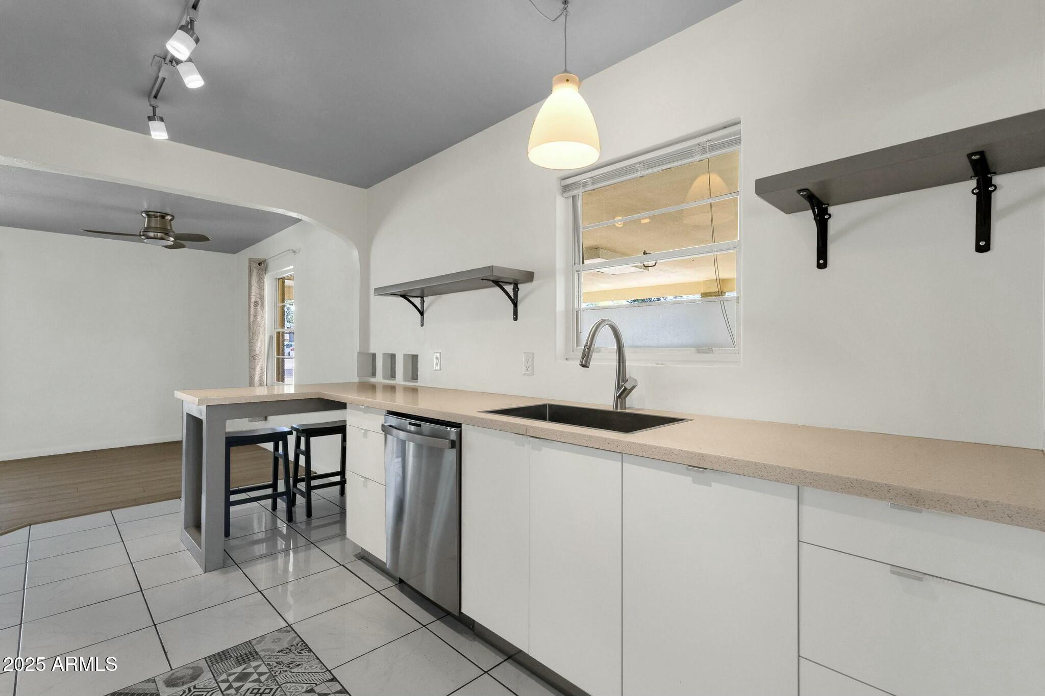 1719 E Pinchot Avenue