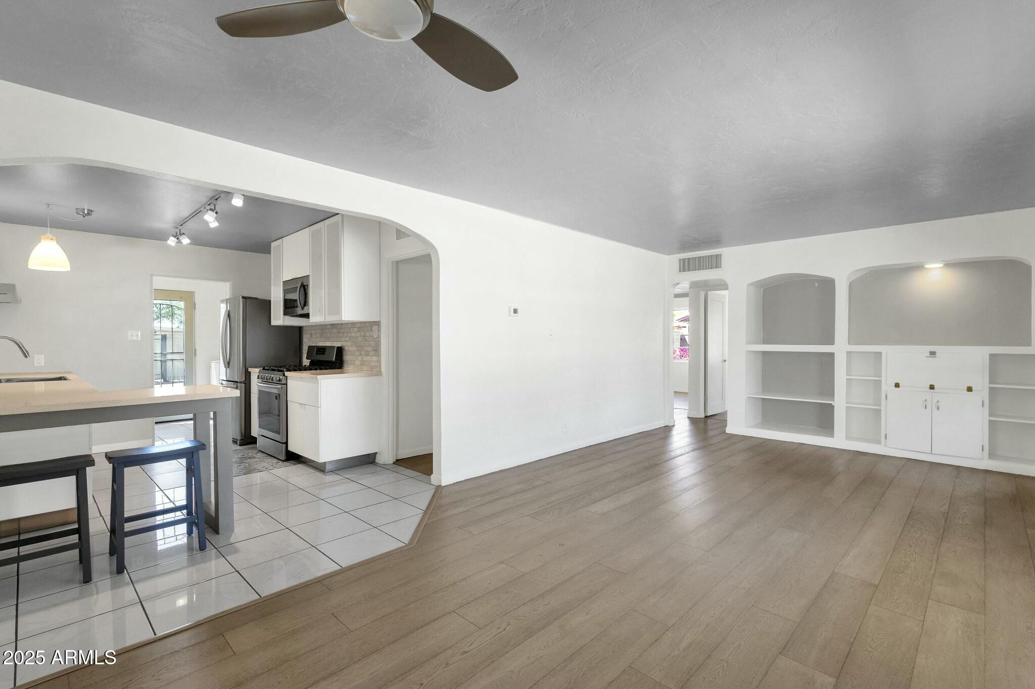 1719 E Pinchot Avenue