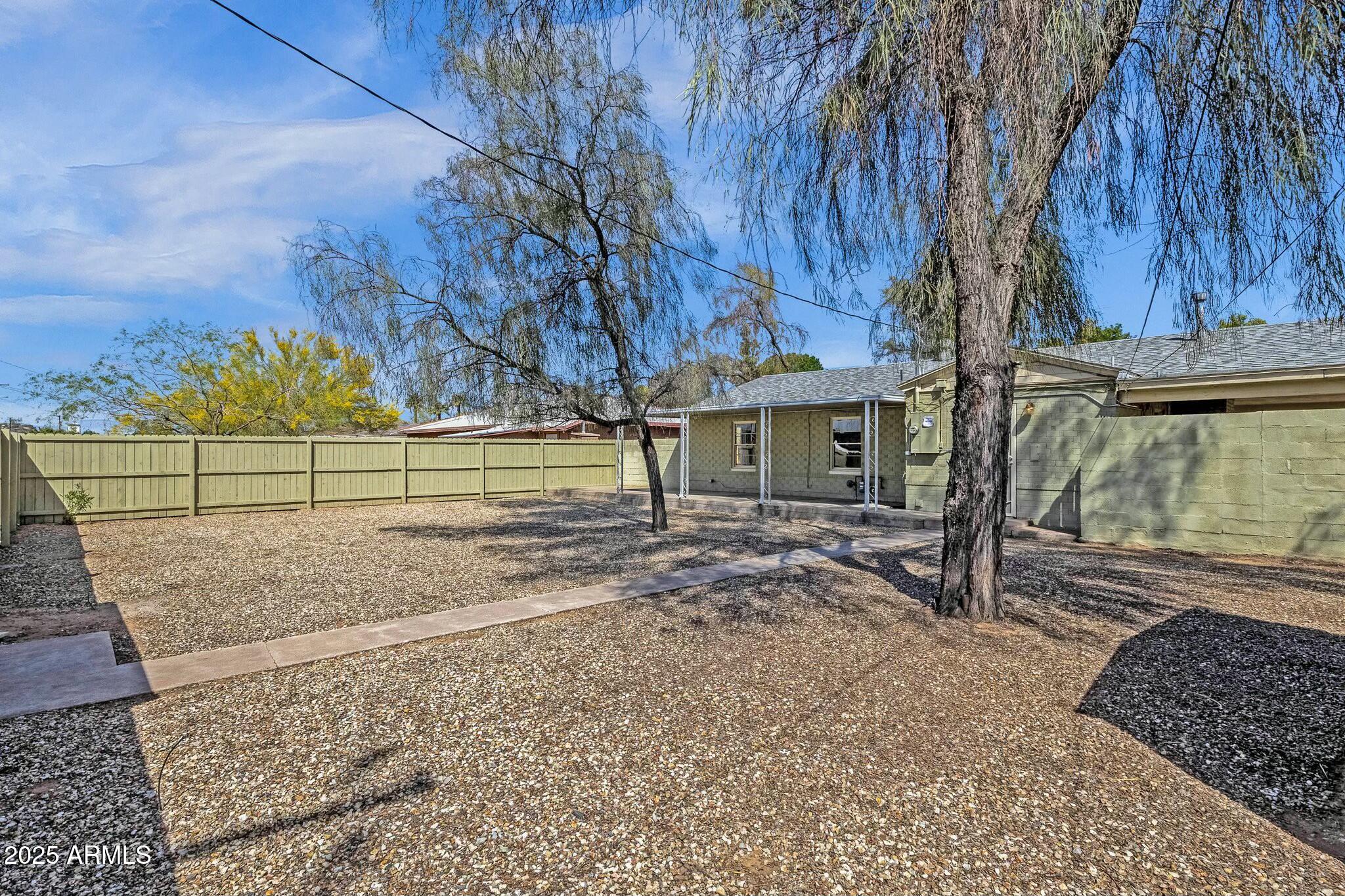 1719 E Pinchot Avenue