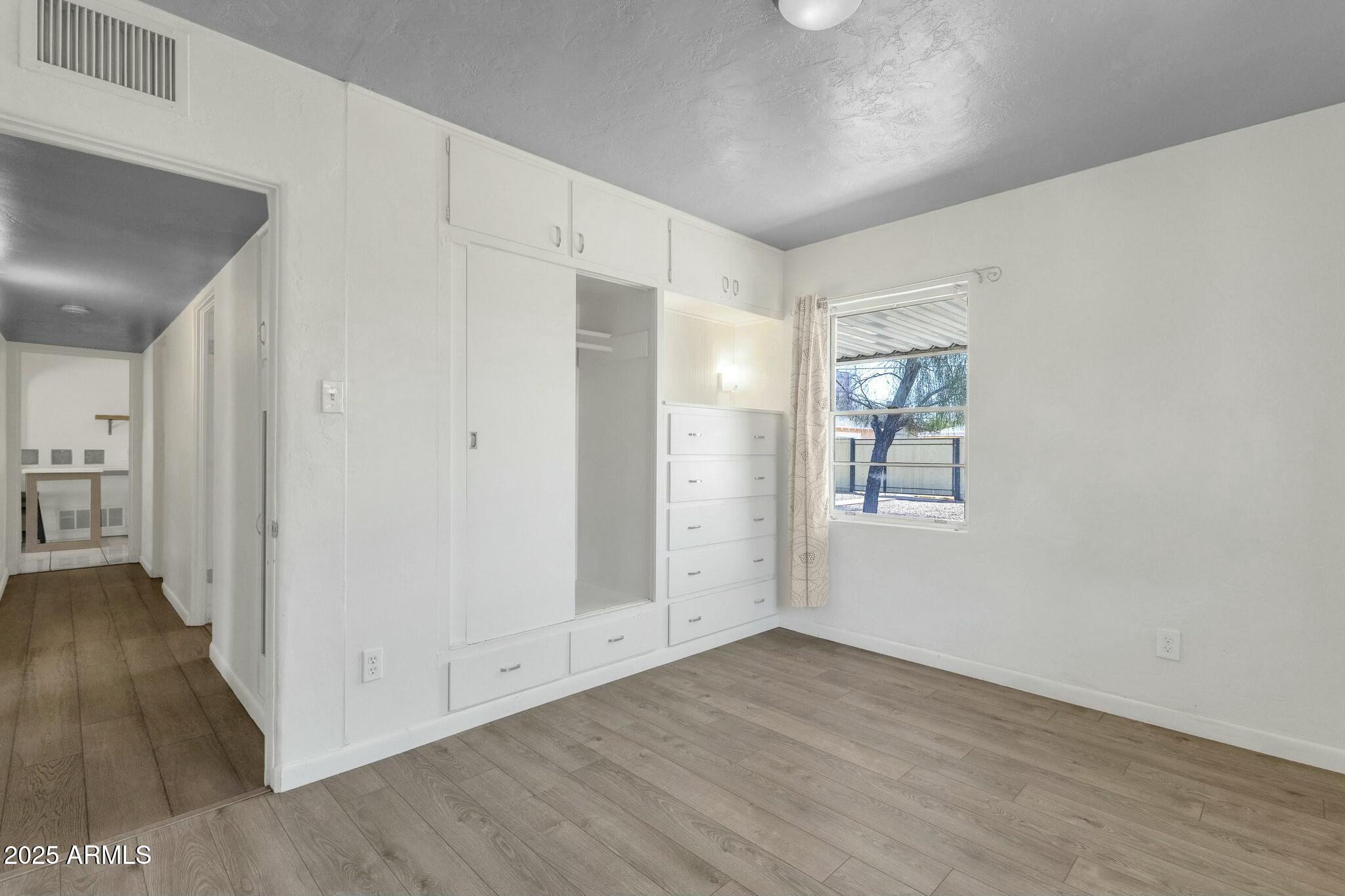 1719 E Pinchot Avenue