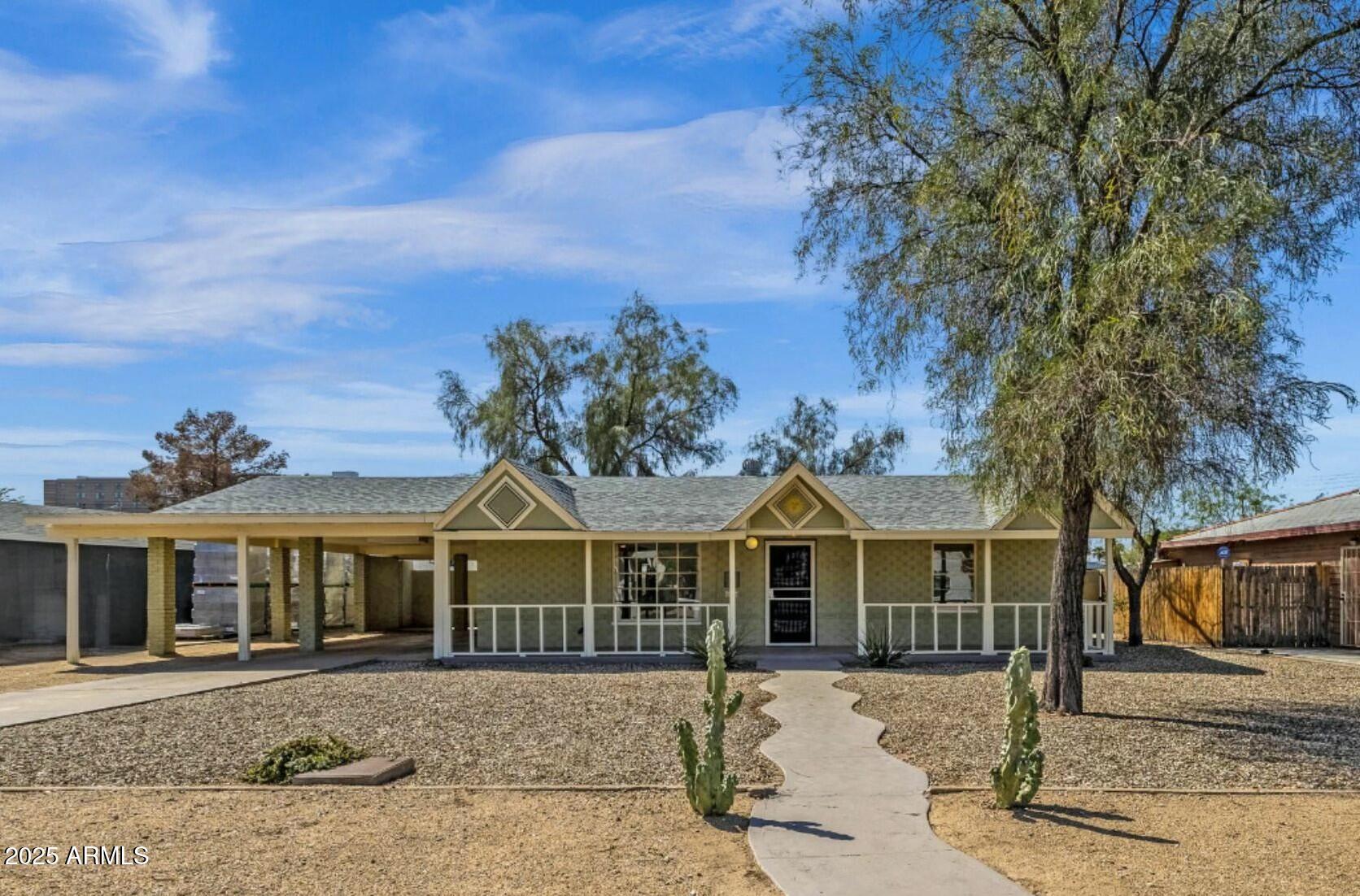 1719 E Pinchot Avenue