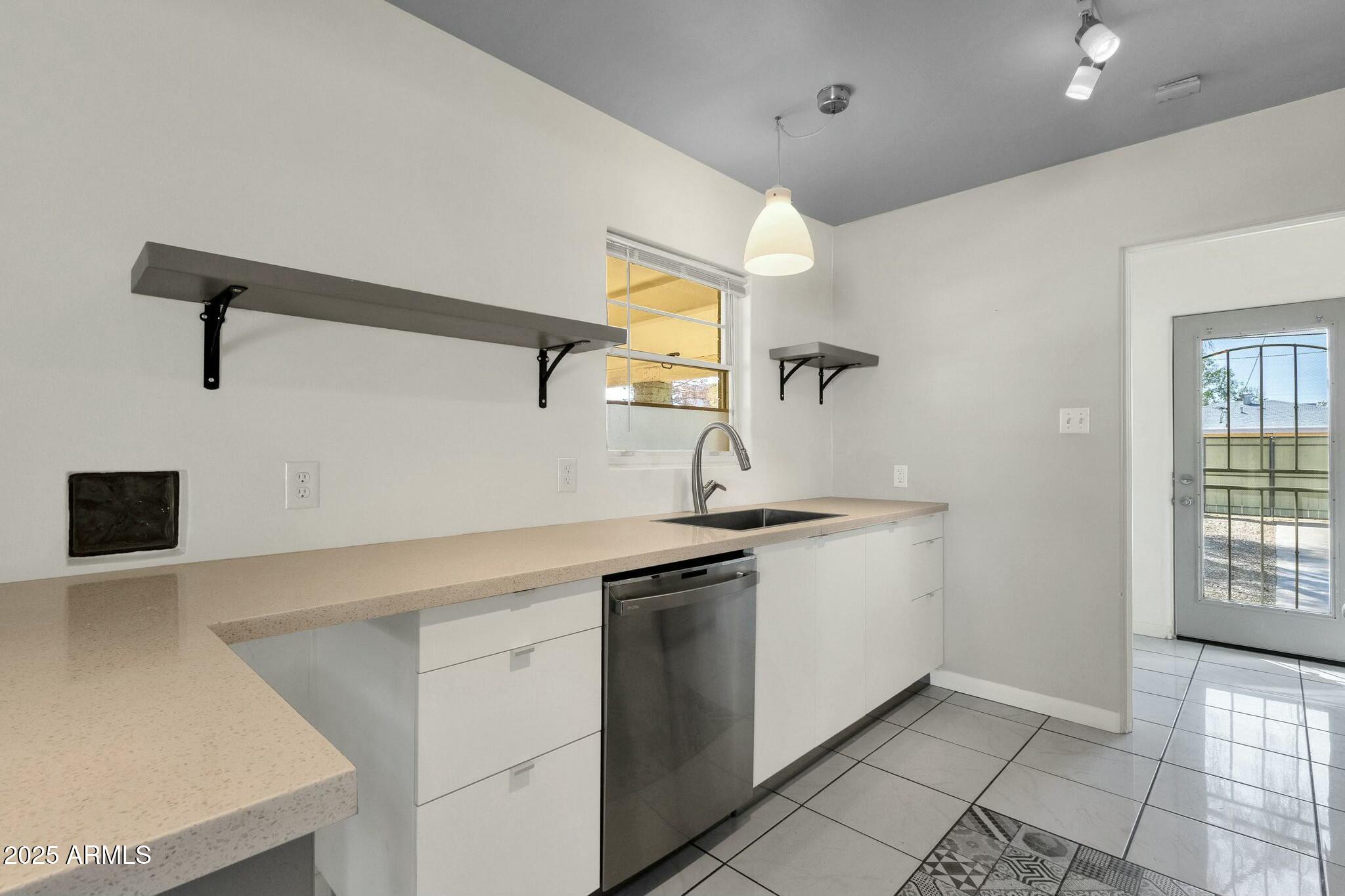 1719 E Pinchot Avenue