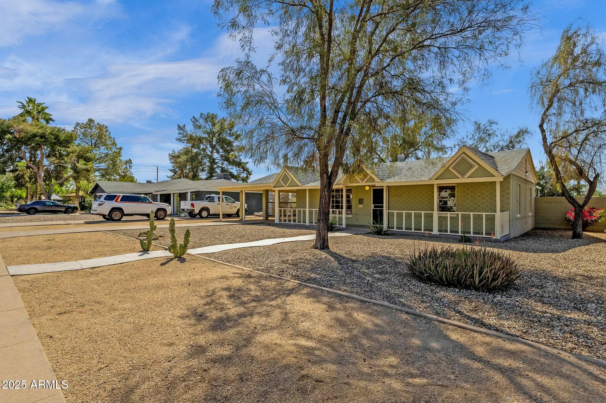 1719 E Pinchot Avenue