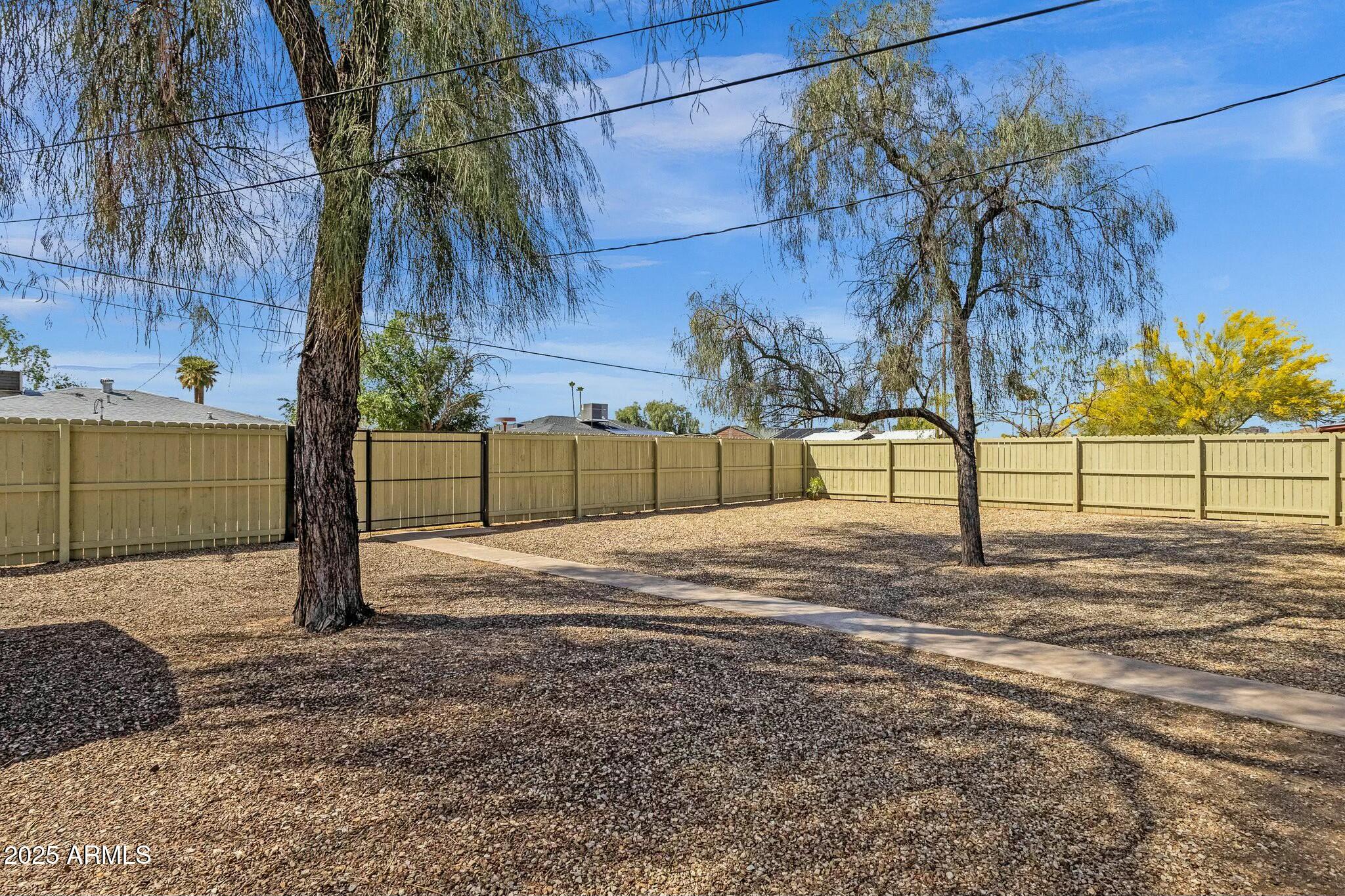 1719 E Pinchot Avenue