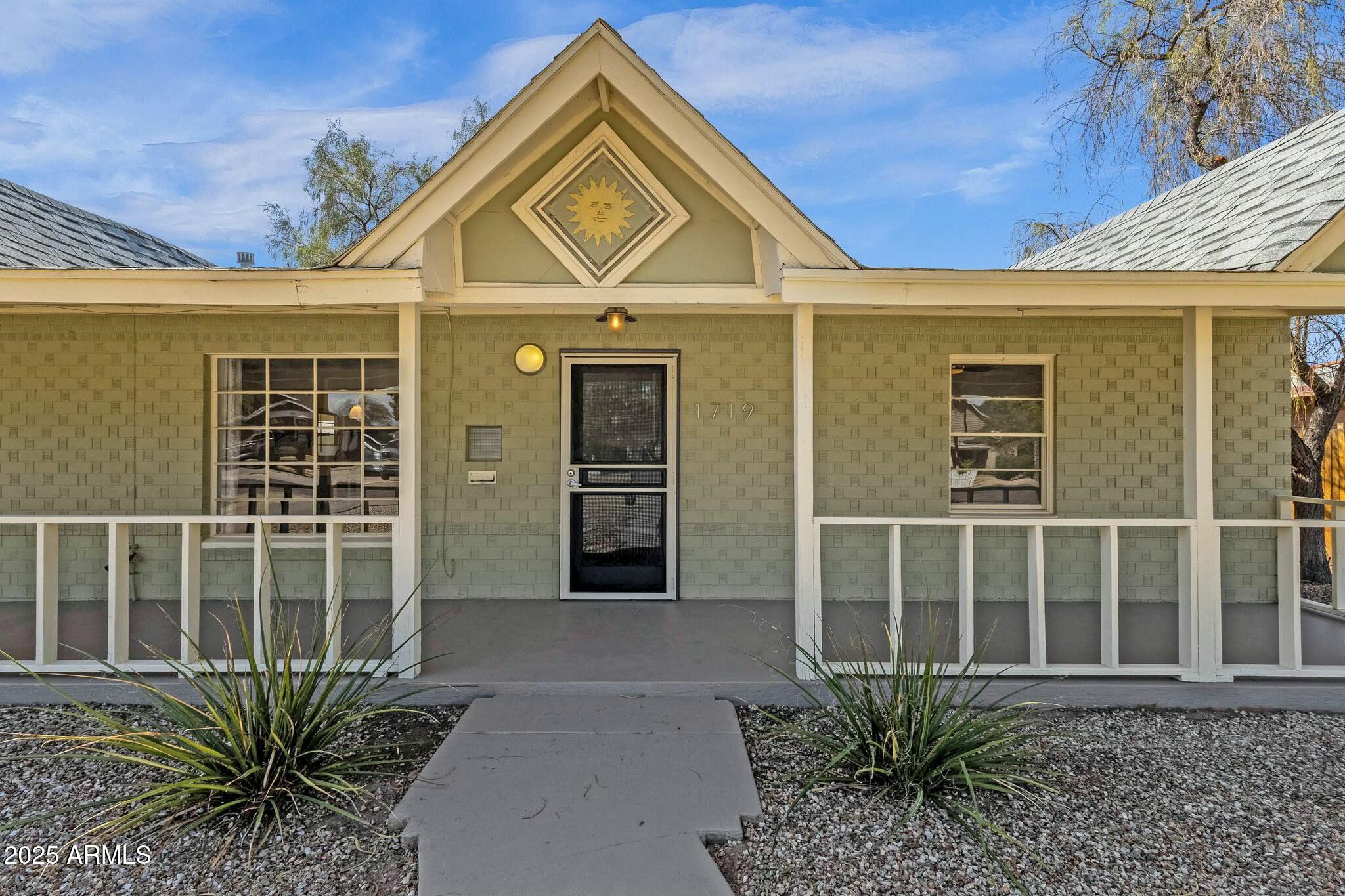 1719 E Pinchot Avenue