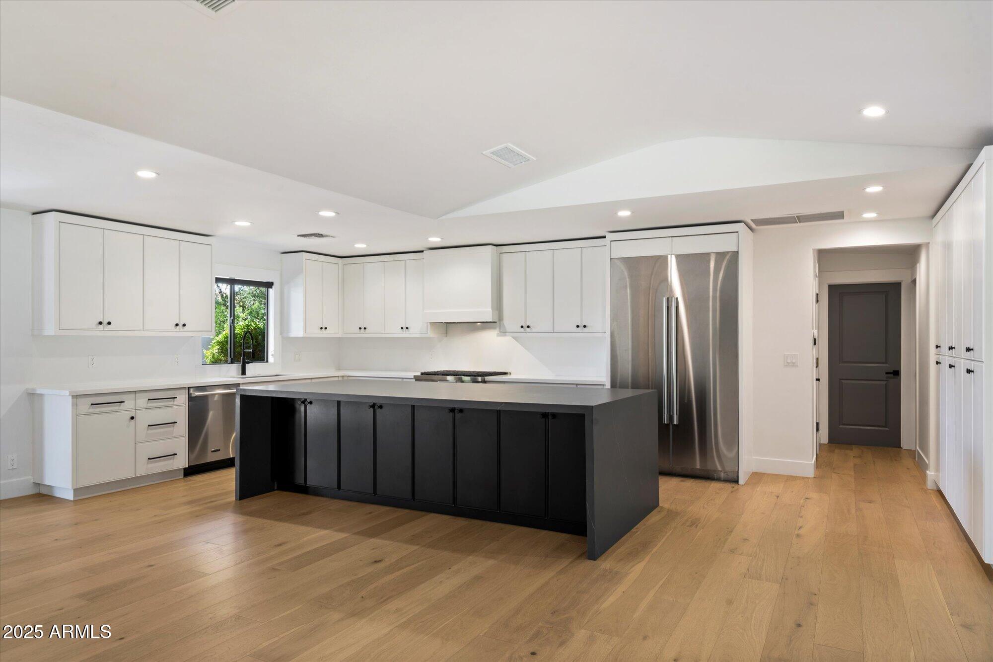 3612 E PIERSON Street