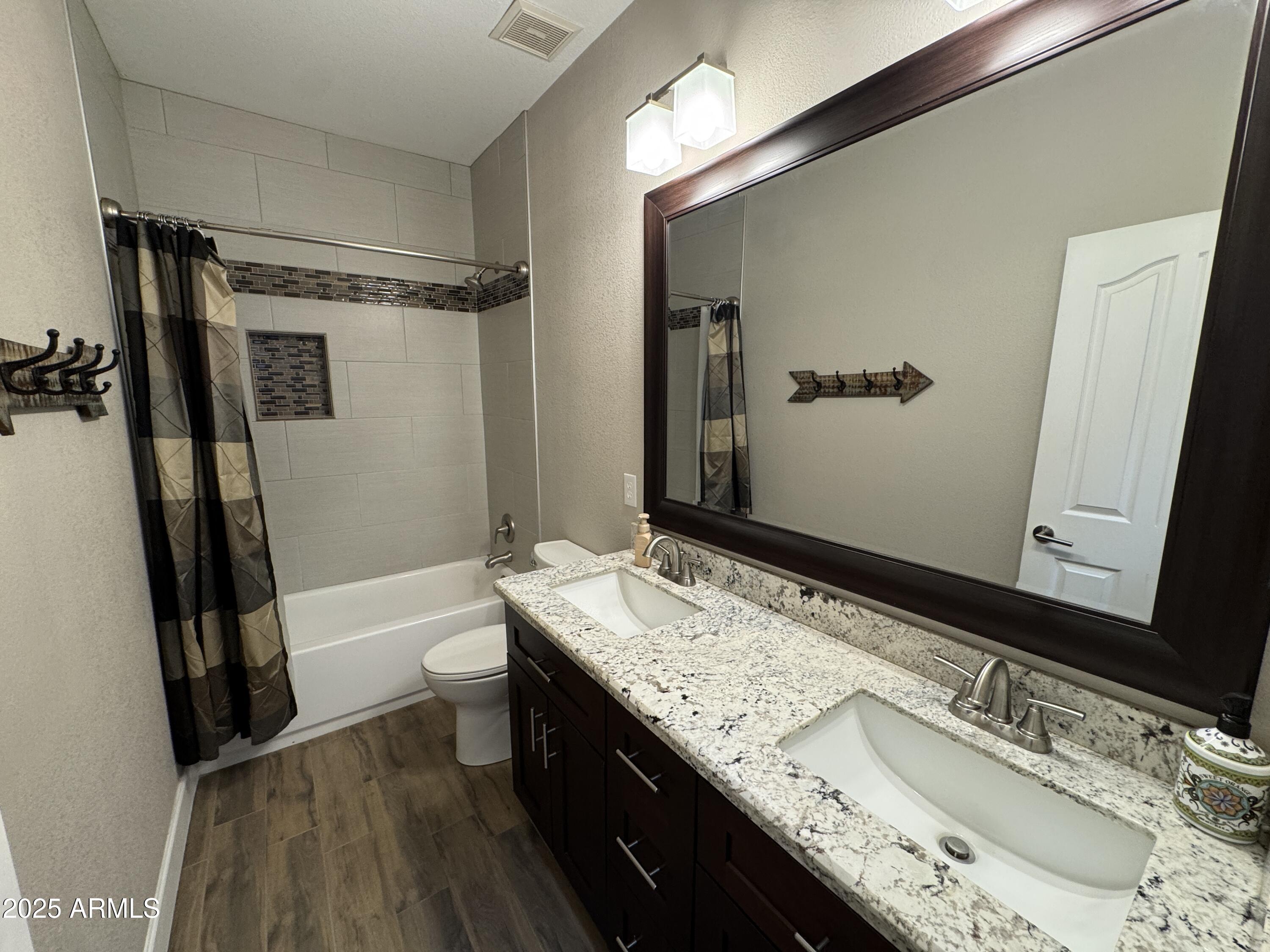 1710 E Tradewind Court