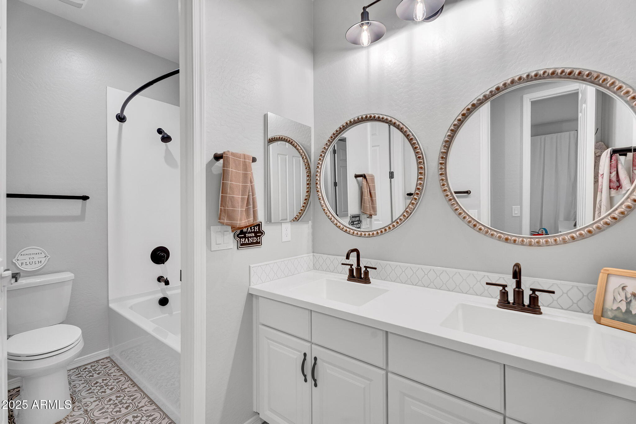 3415 E ARABIAN Drive