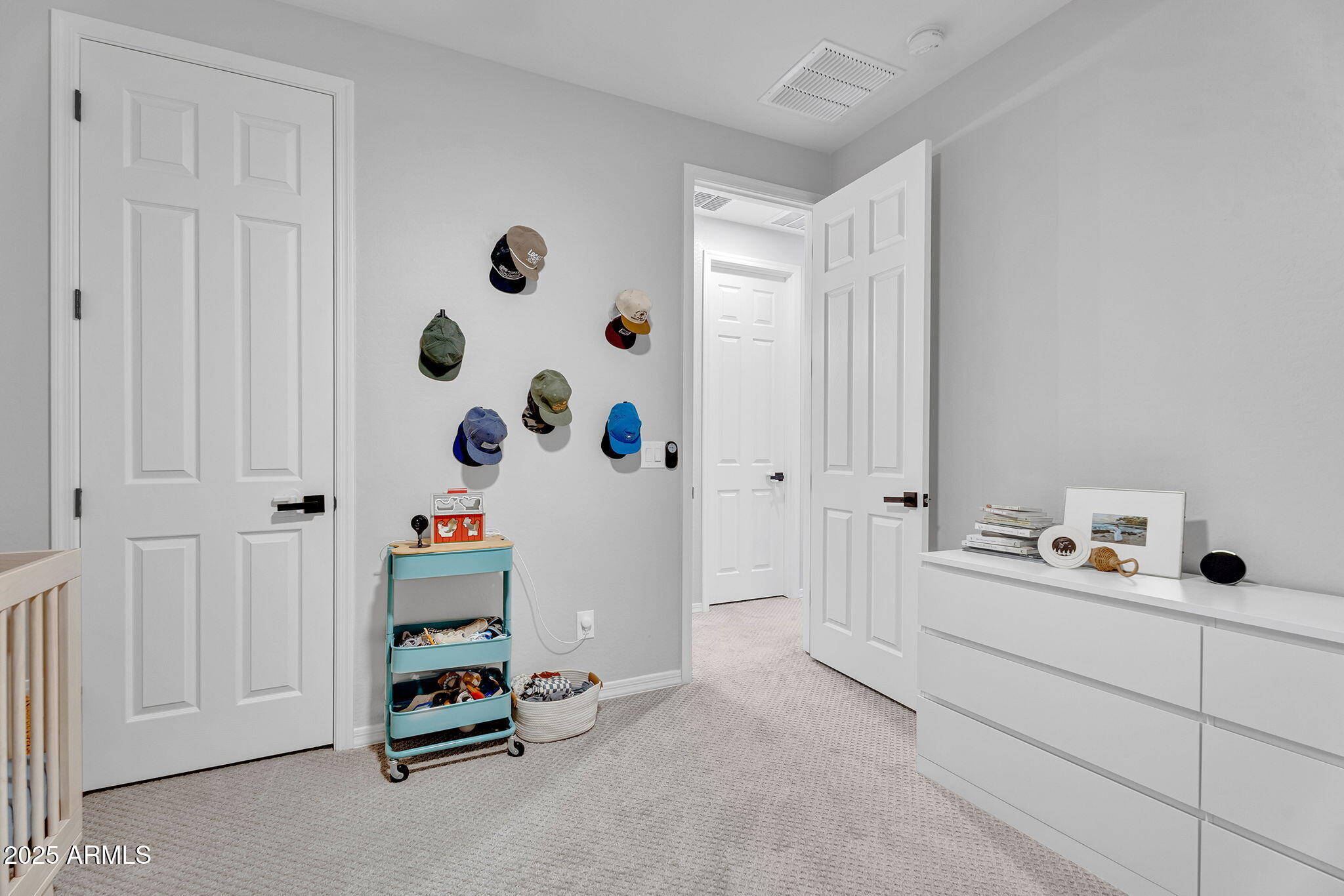 3415 E ARABIAN Drive