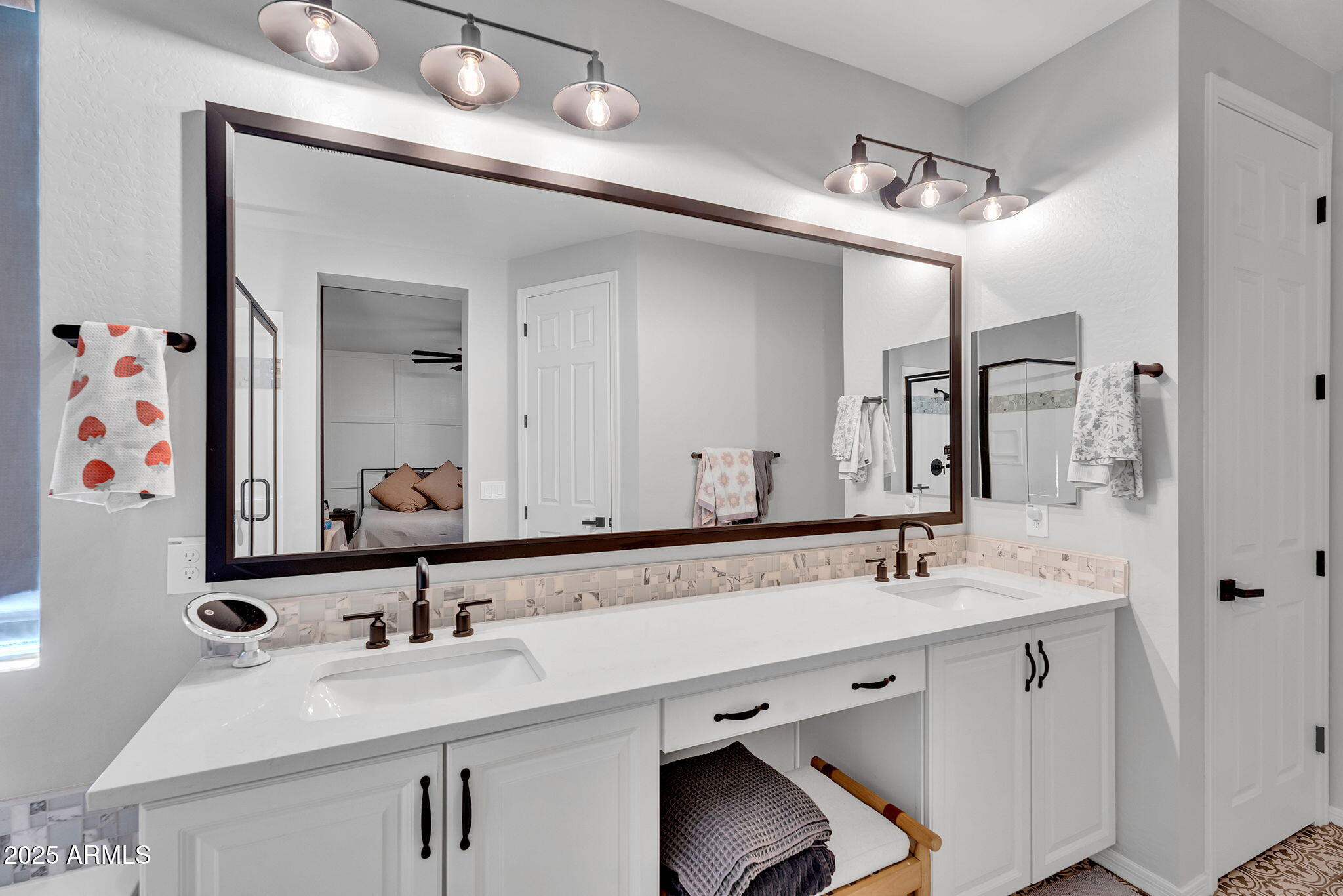 3415 E ARABIAN Drive