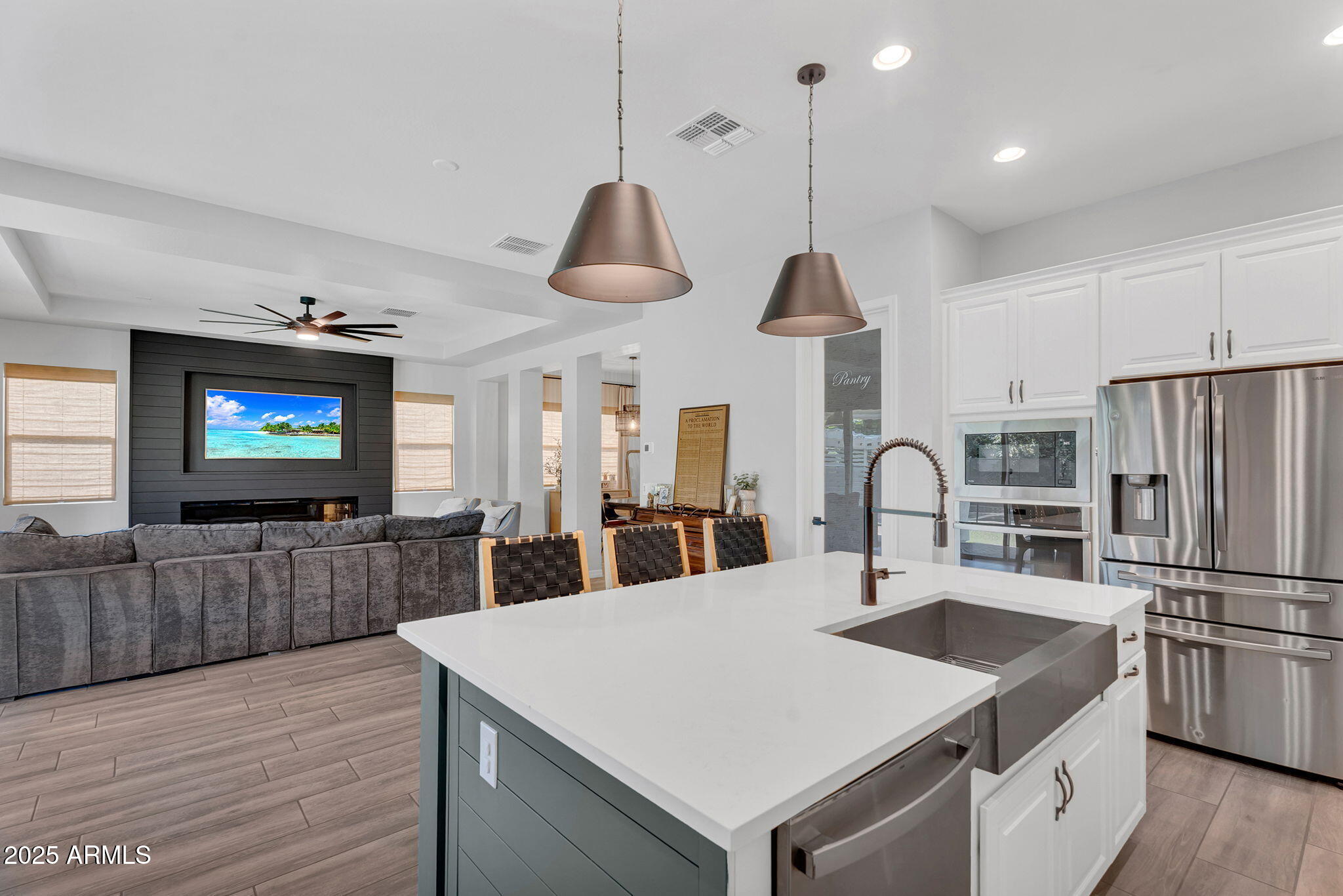 3415 E ARABIAN Drive