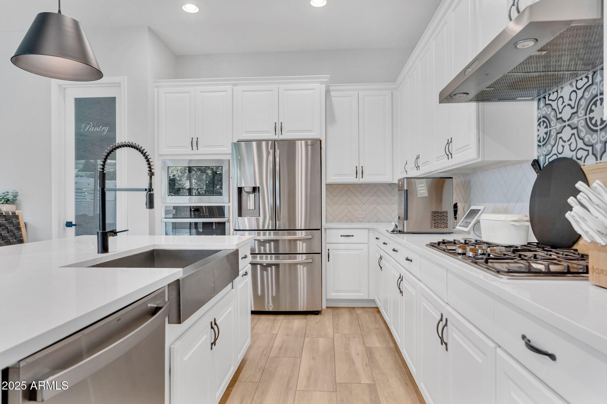 3415 E ARABIAN Drive