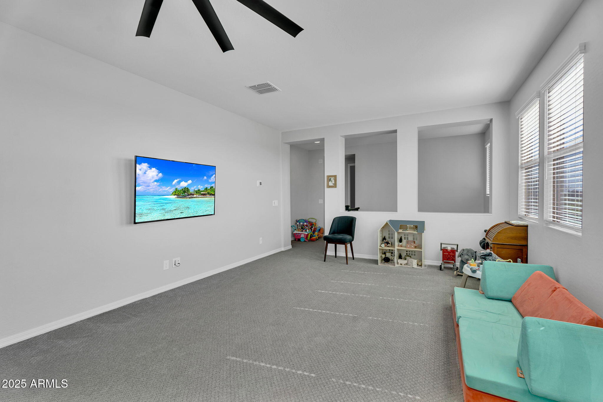 3415 E ARABIAN Drive