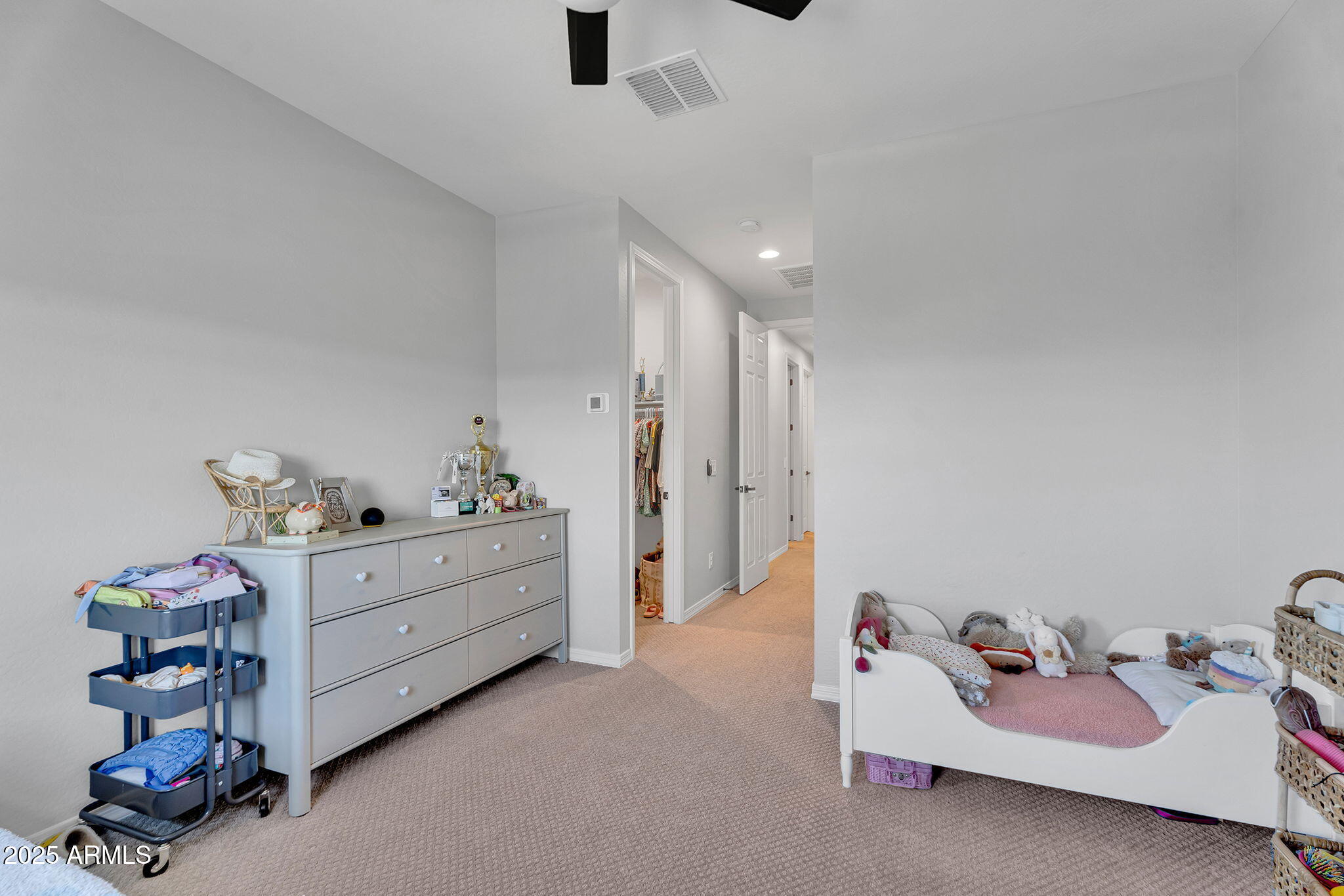 3415 E ARABIAN Drive