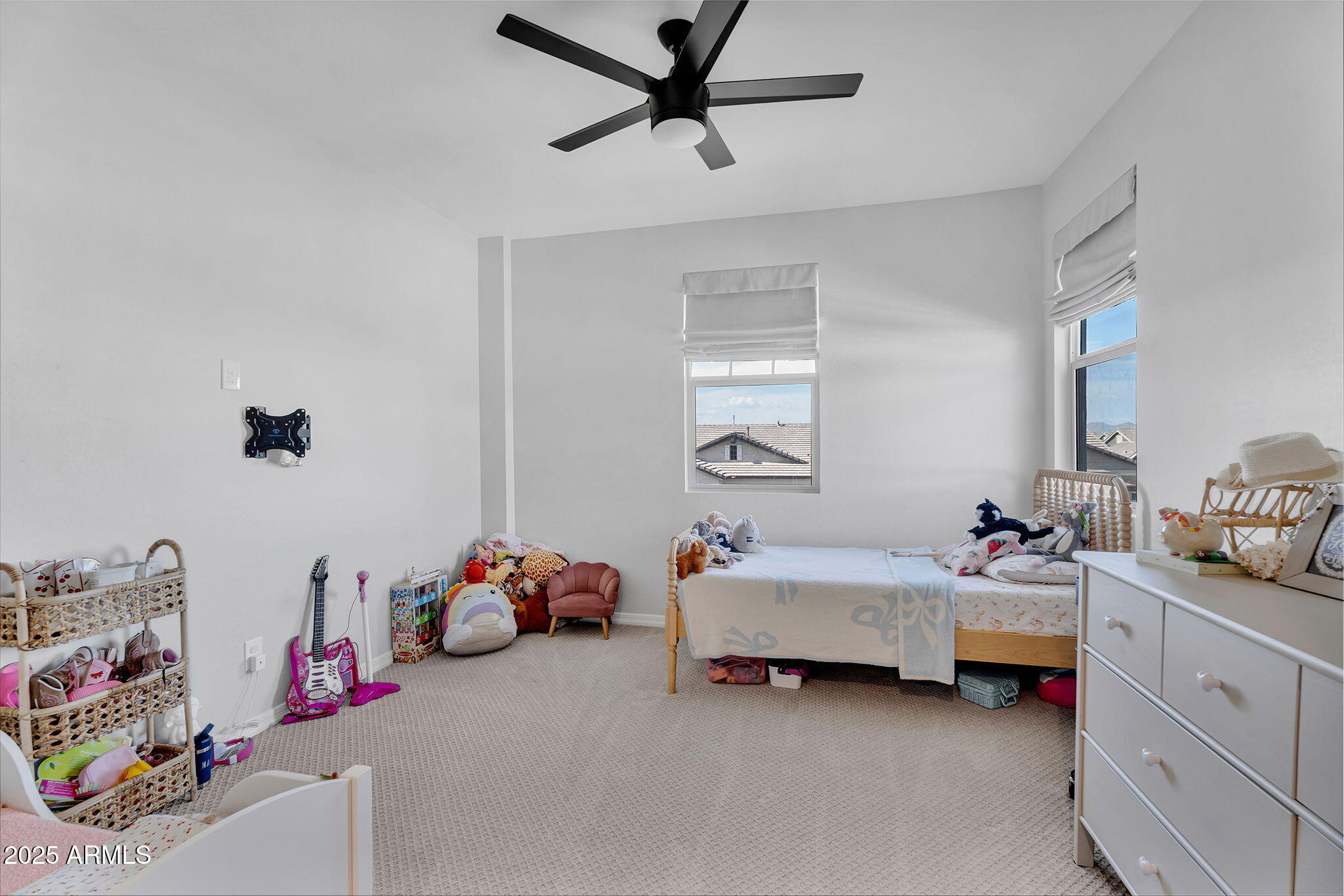 3415 E ARABIAN Drive