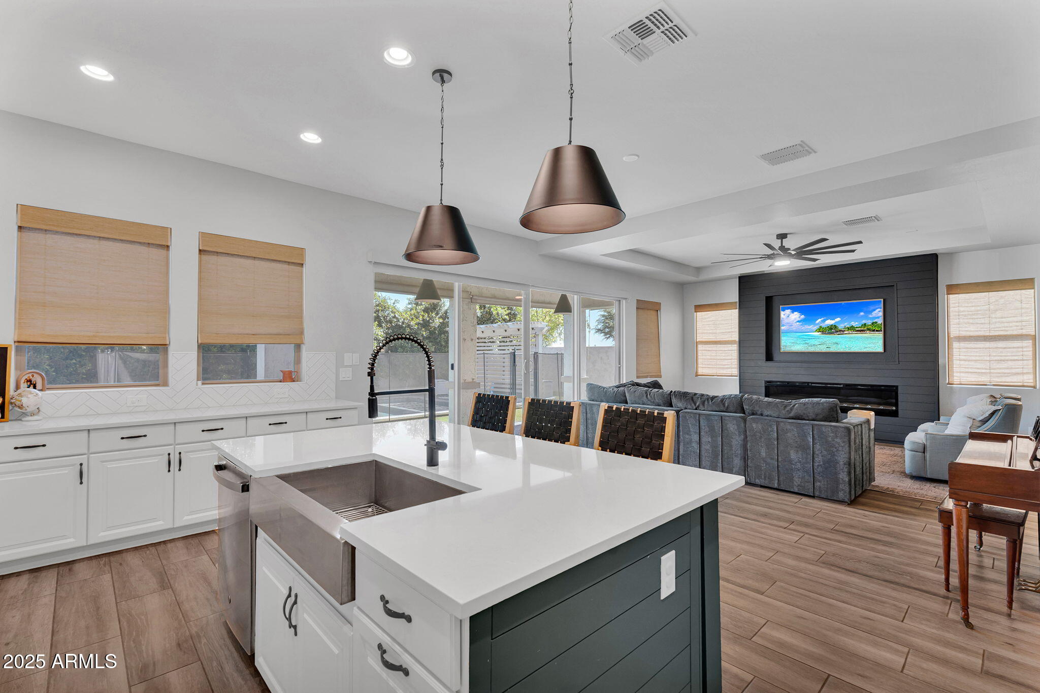 3415 E ARABIAN Drive