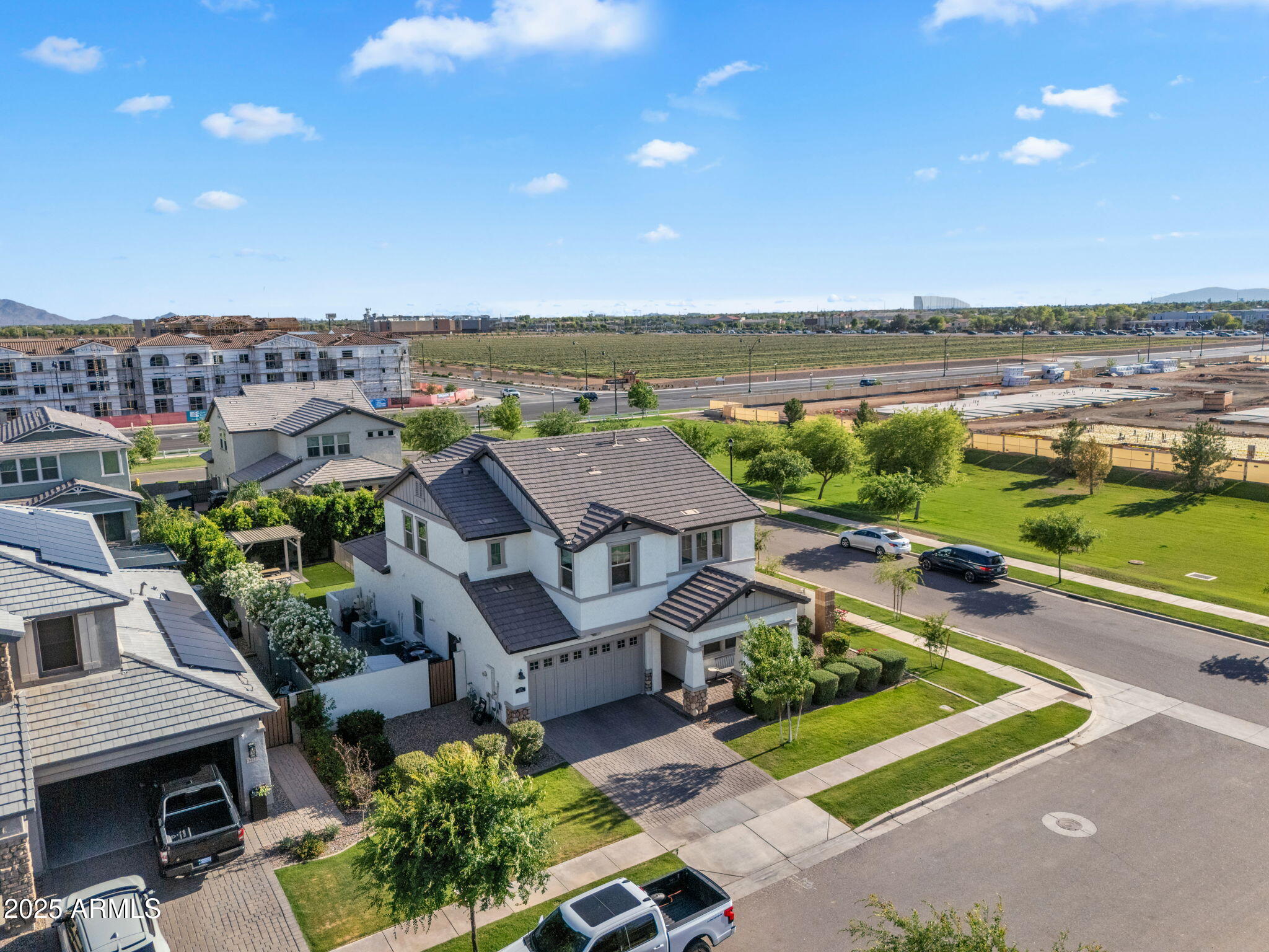 3415 E ARABIAN Drive