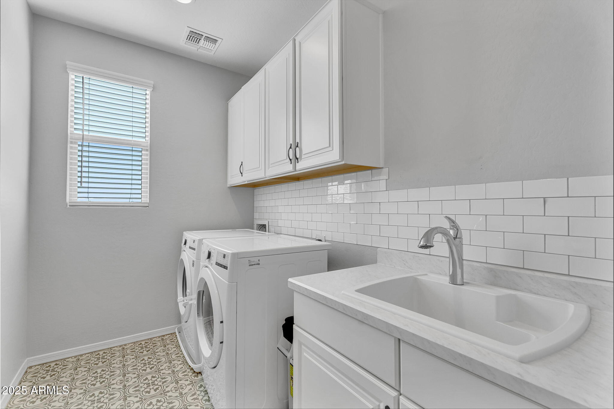 3415 E ARABIAN Drive