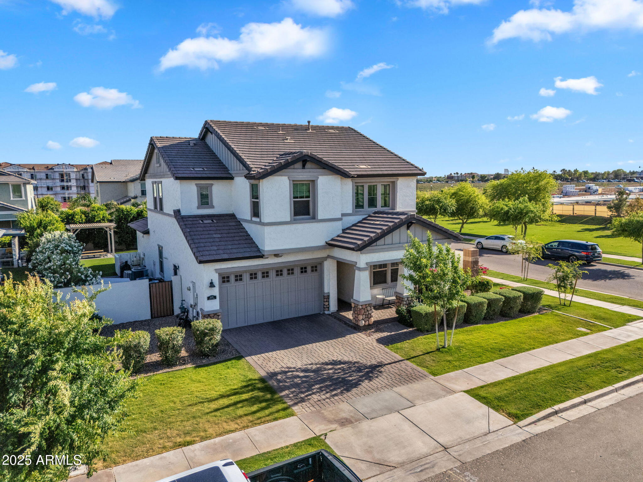 3415 E ARABIAN Drive