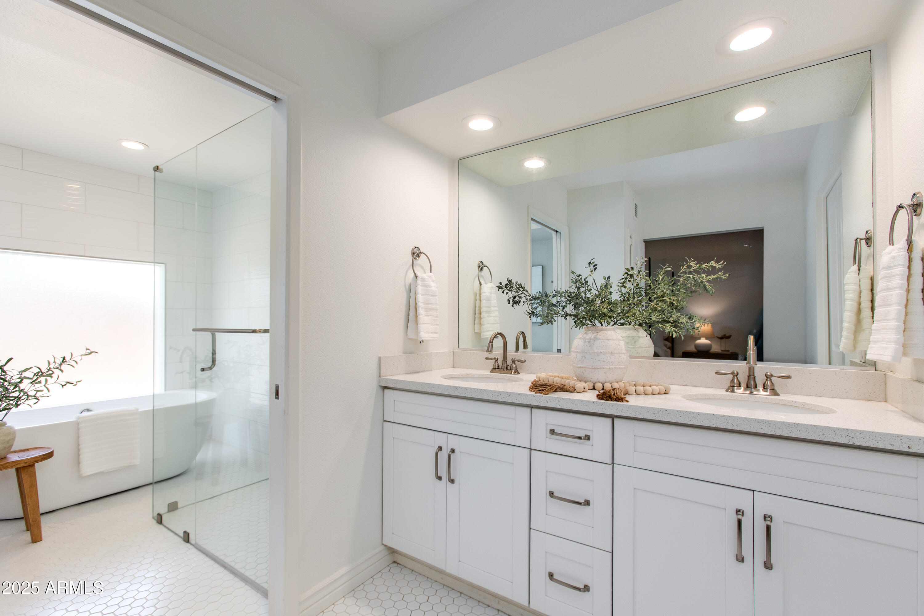 3020 E MISSION Lane