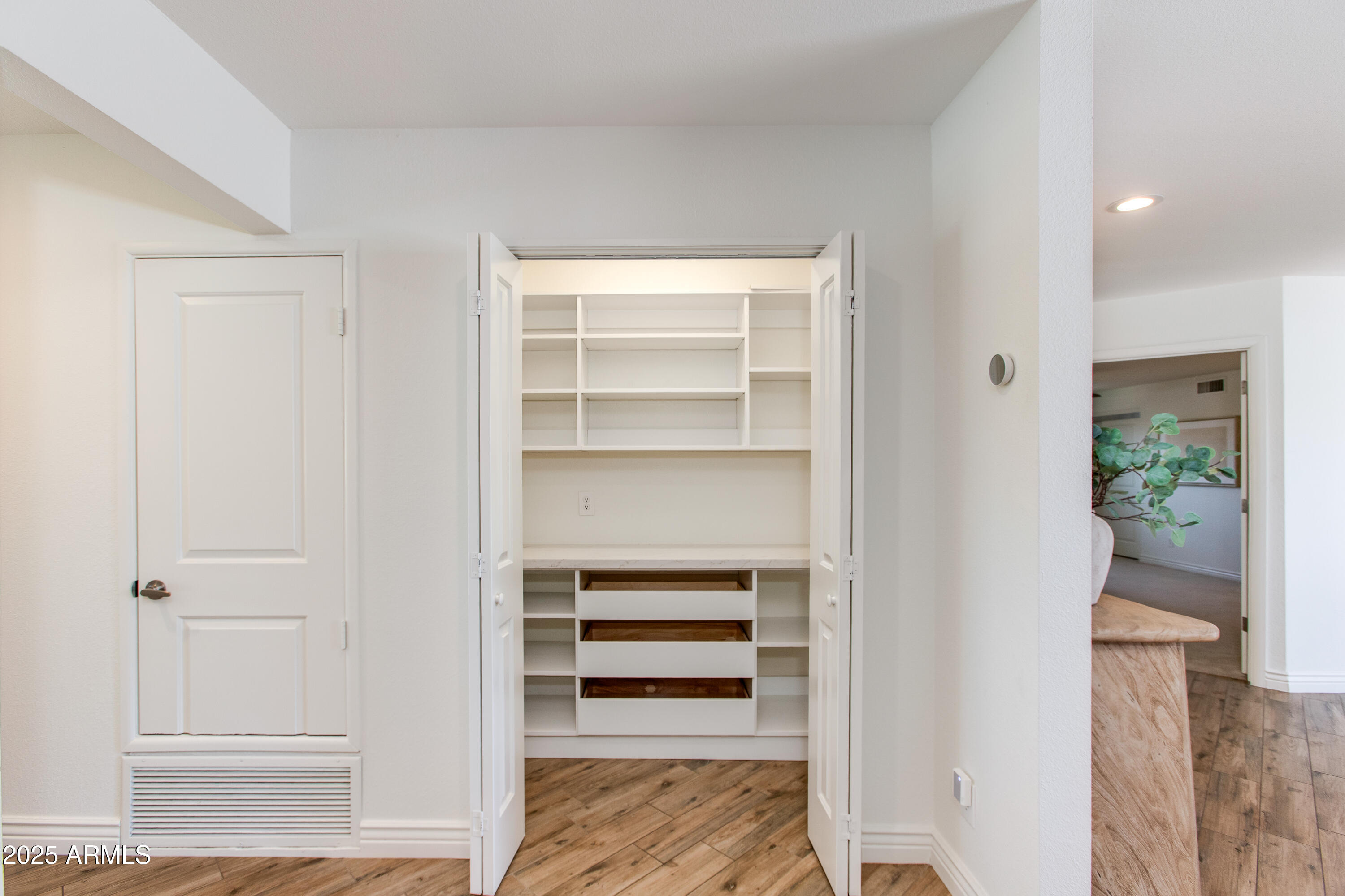 3020 E MISSION Lane