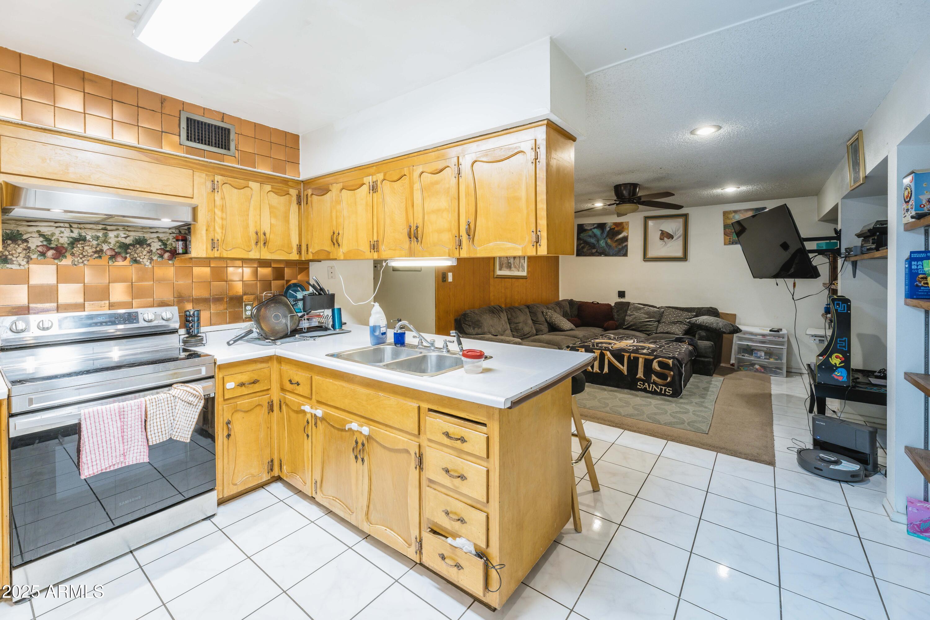 6445 W WINDSOR Boulevard