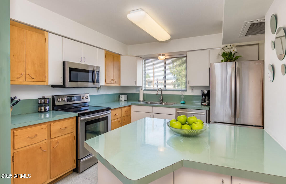 6936 E 4TH Street, 5