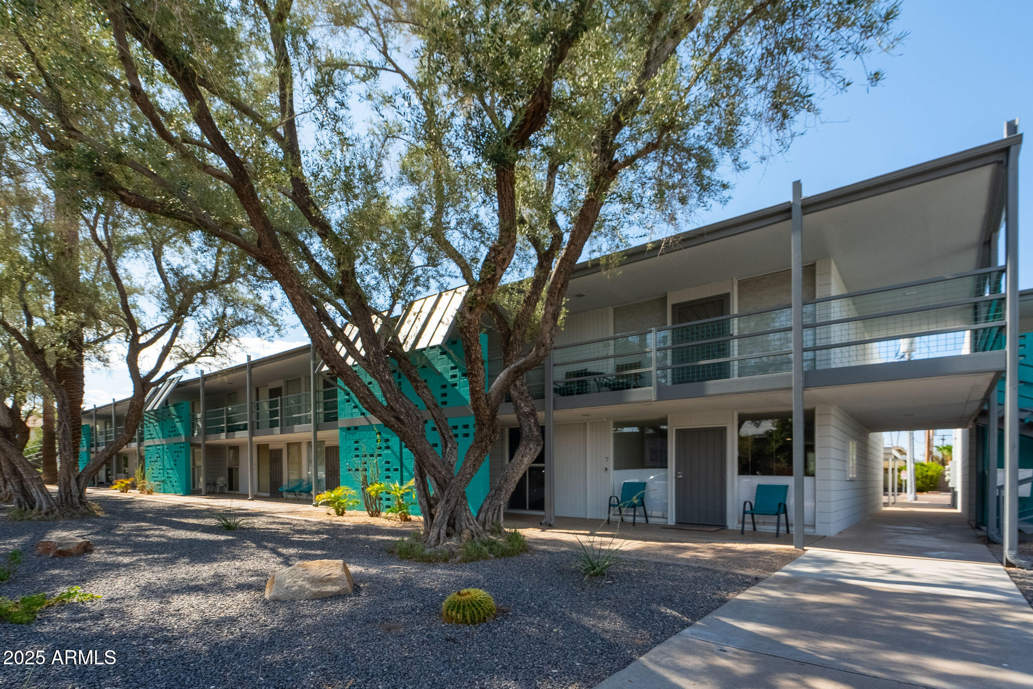 6936 E 4TH Street, 5