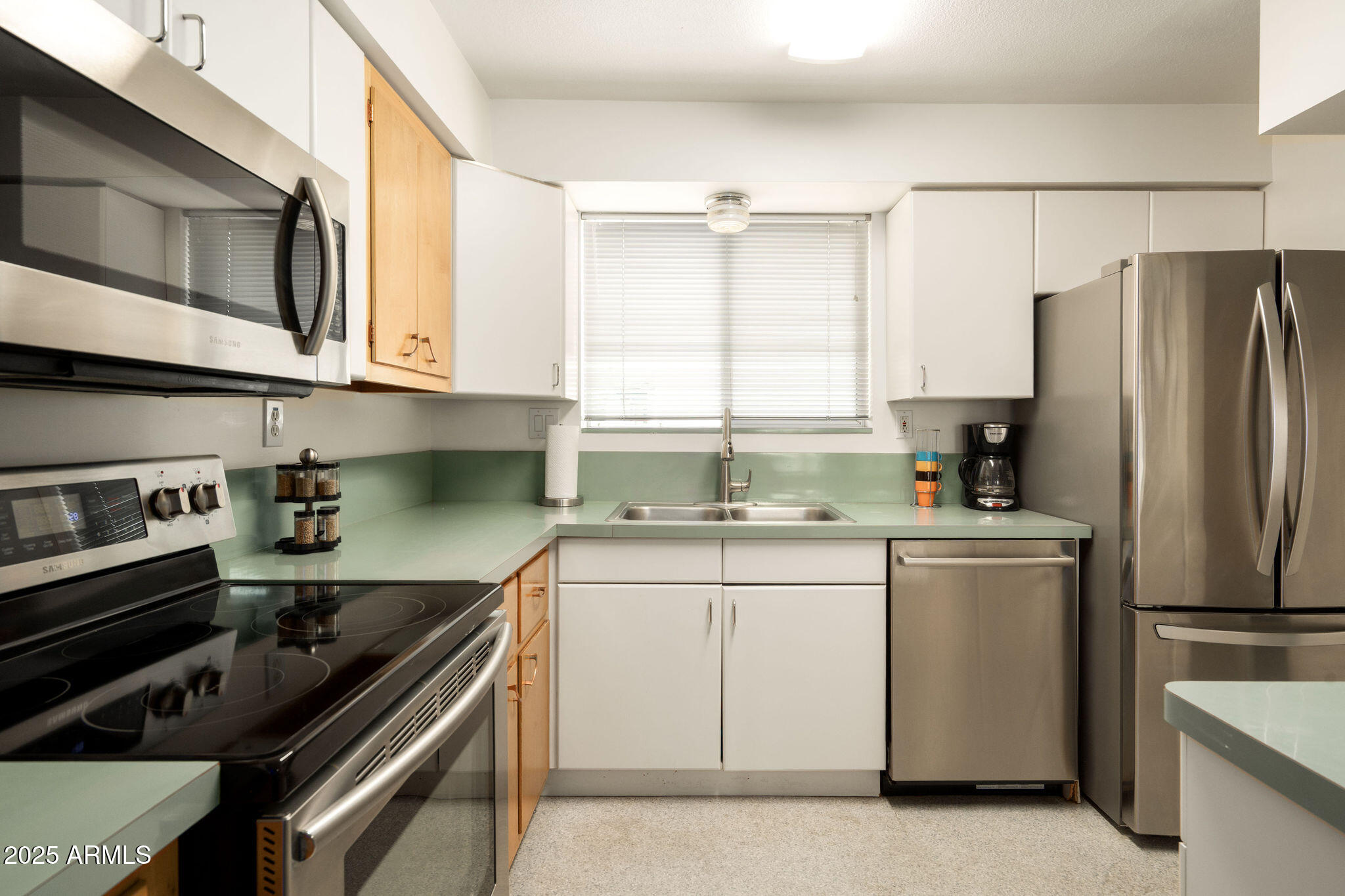 6936 E 4TH Street, 5