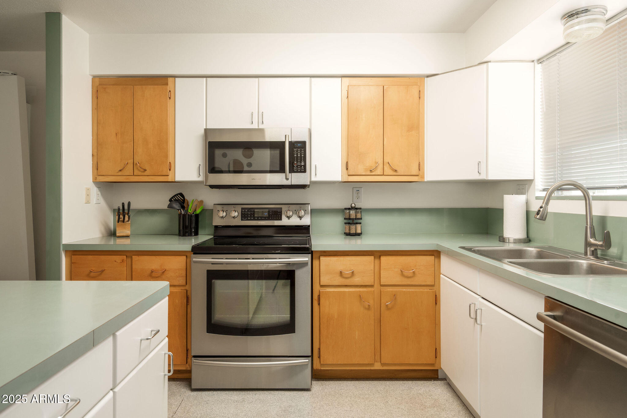 6936 E 4TH Street, 5