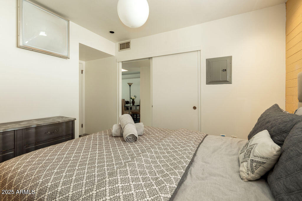 6936 E 4TH Street, 5