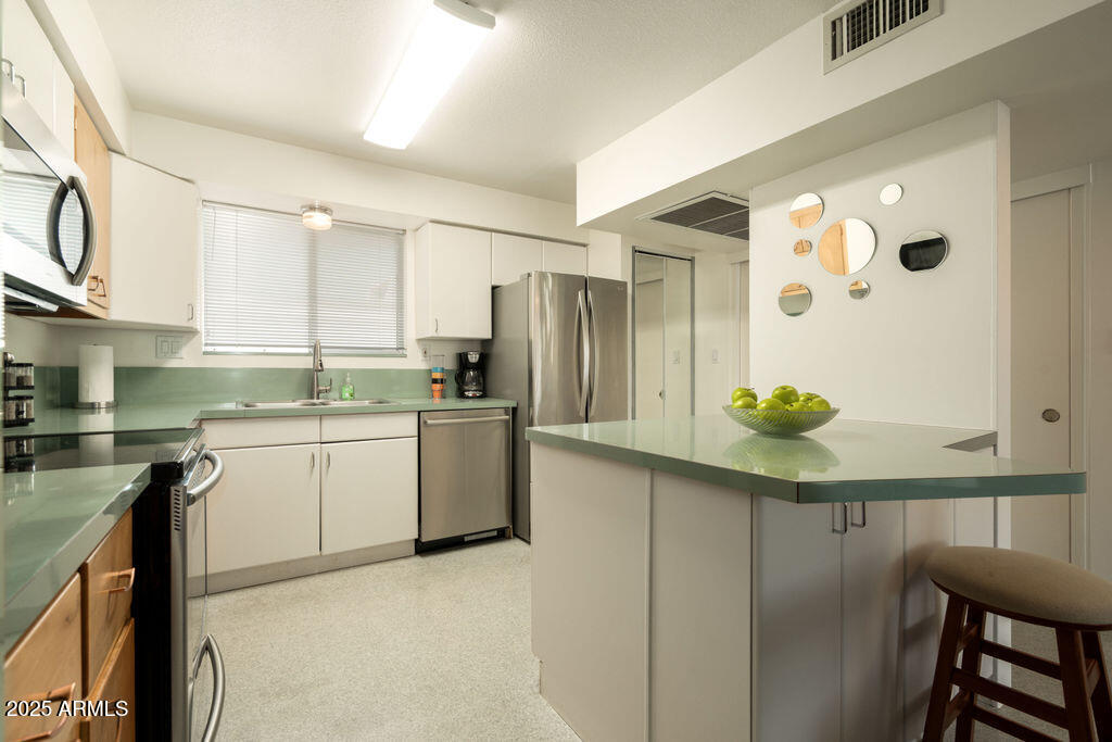 6936 E 4TH Street, 5