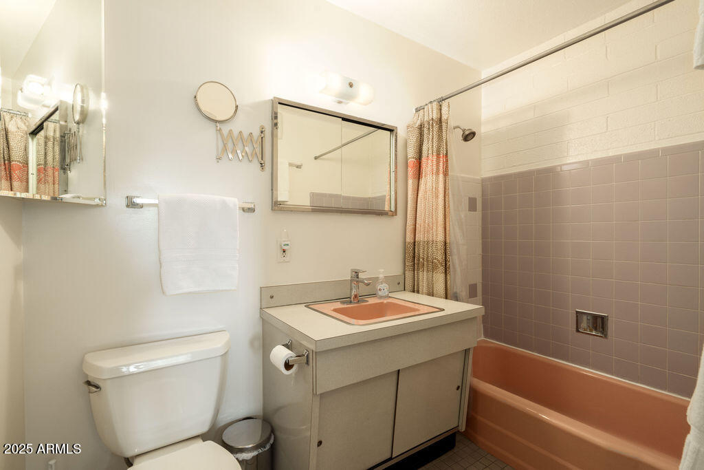 6936 E 4TH Street, 5