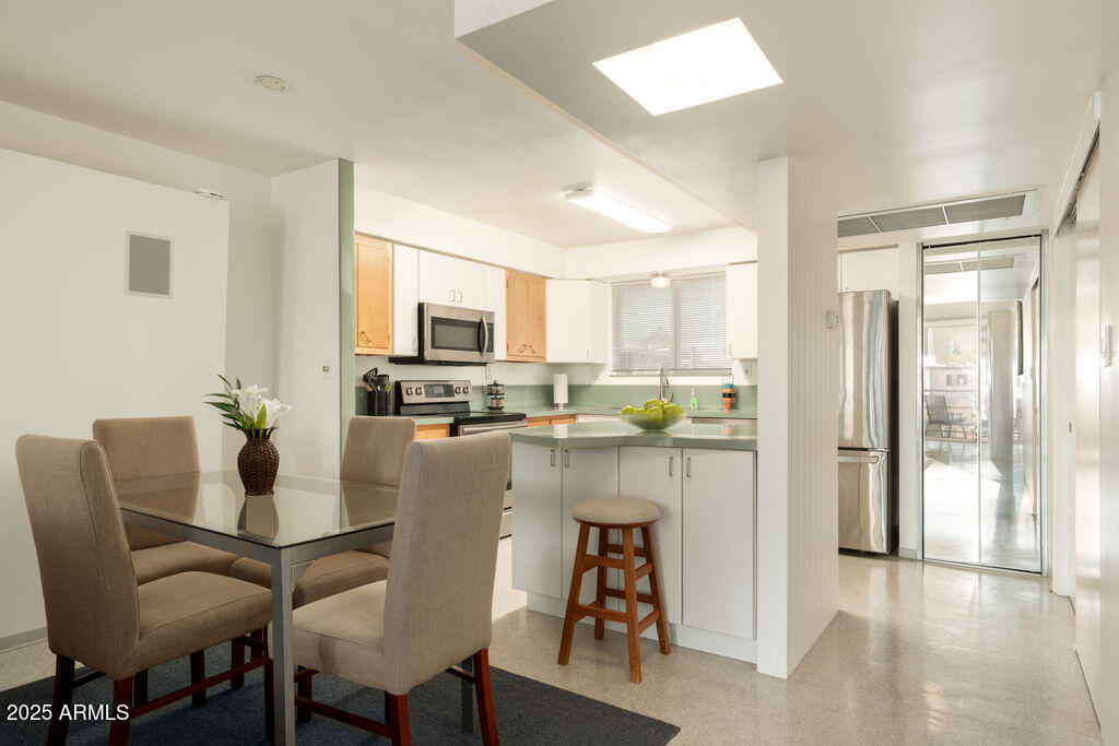 6936 E 4TH Street, 5