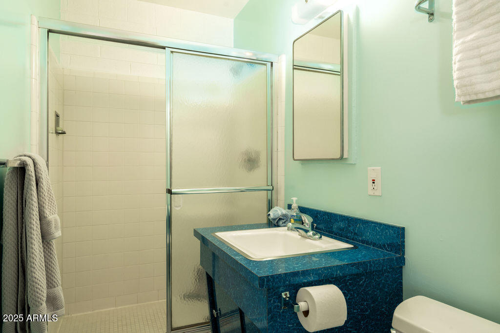 6936 E 4TH Street, 5